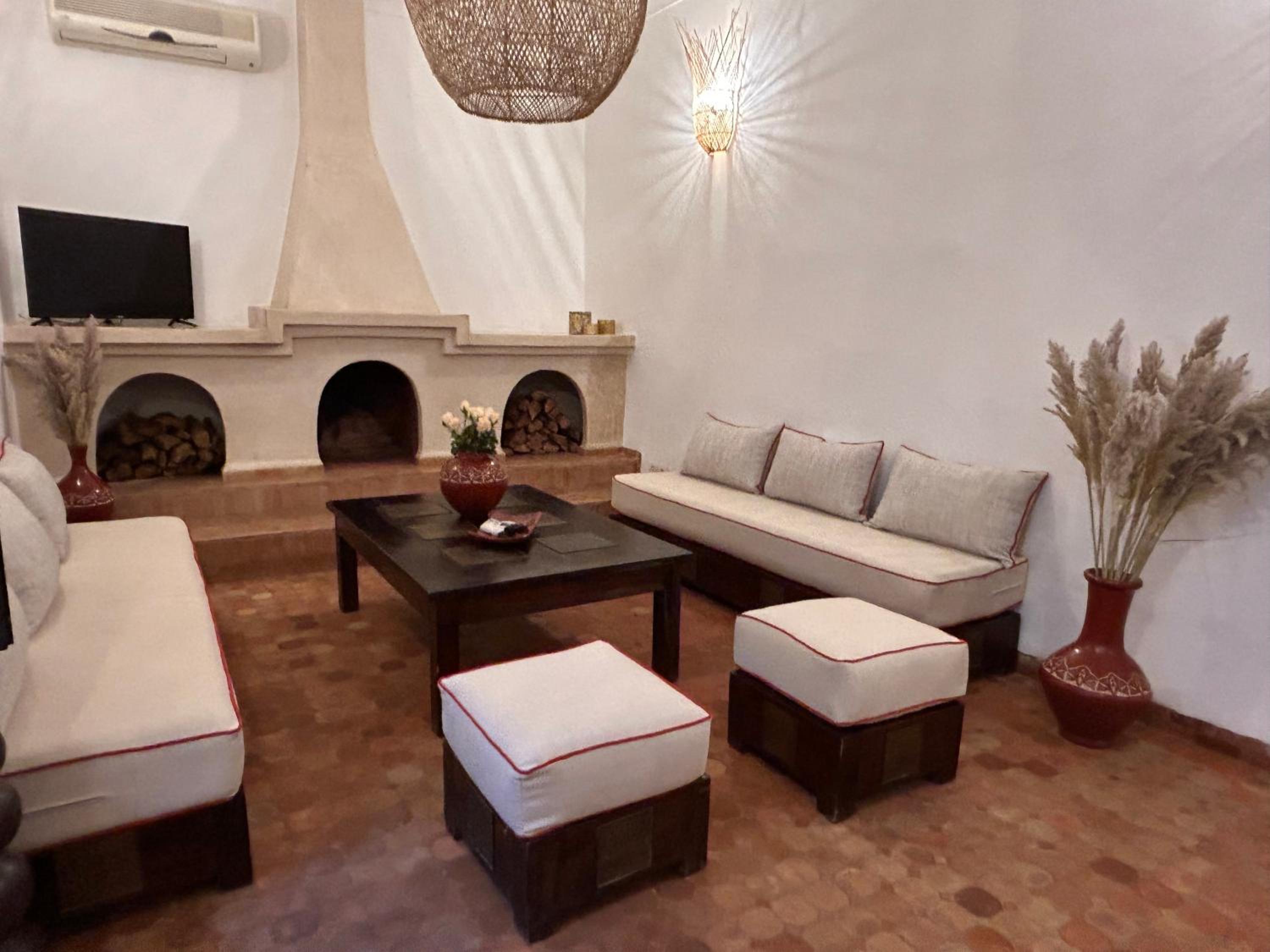 Five-Bedroom House - Photo 14