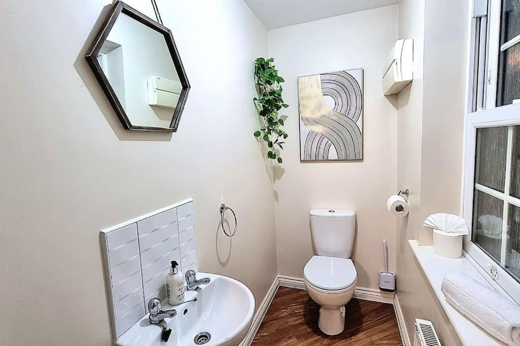 Four-Bedroom House photo 2