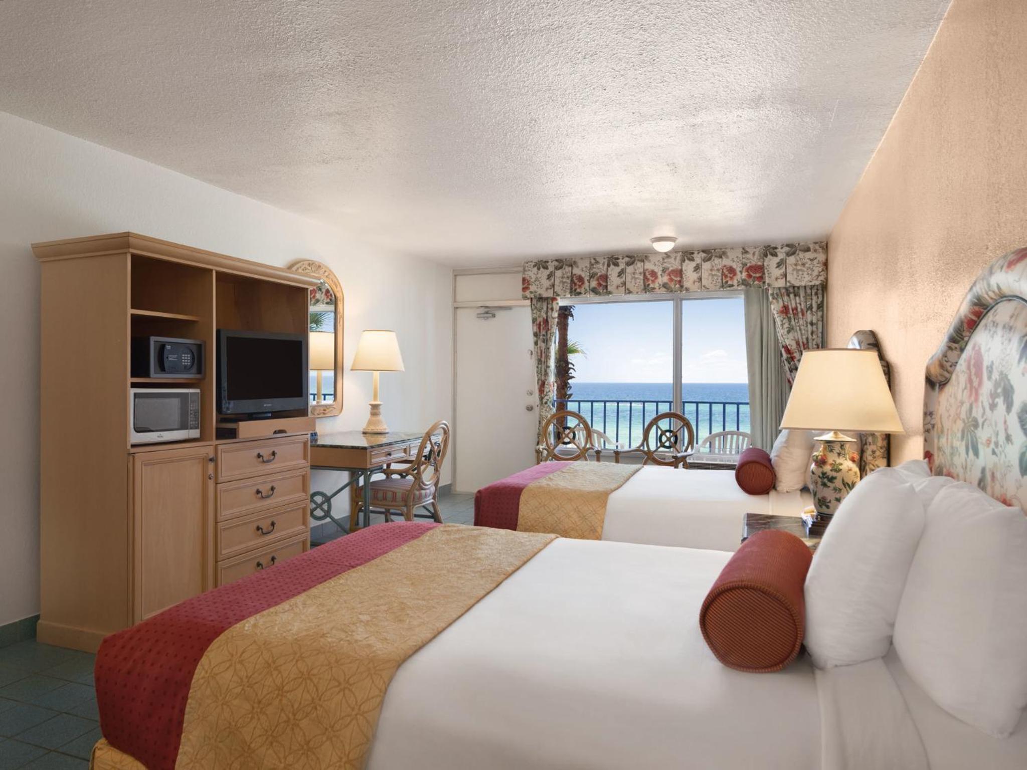 Queen Room with Two Queen Beds and Beach View - Non-Smoking - Photo 12