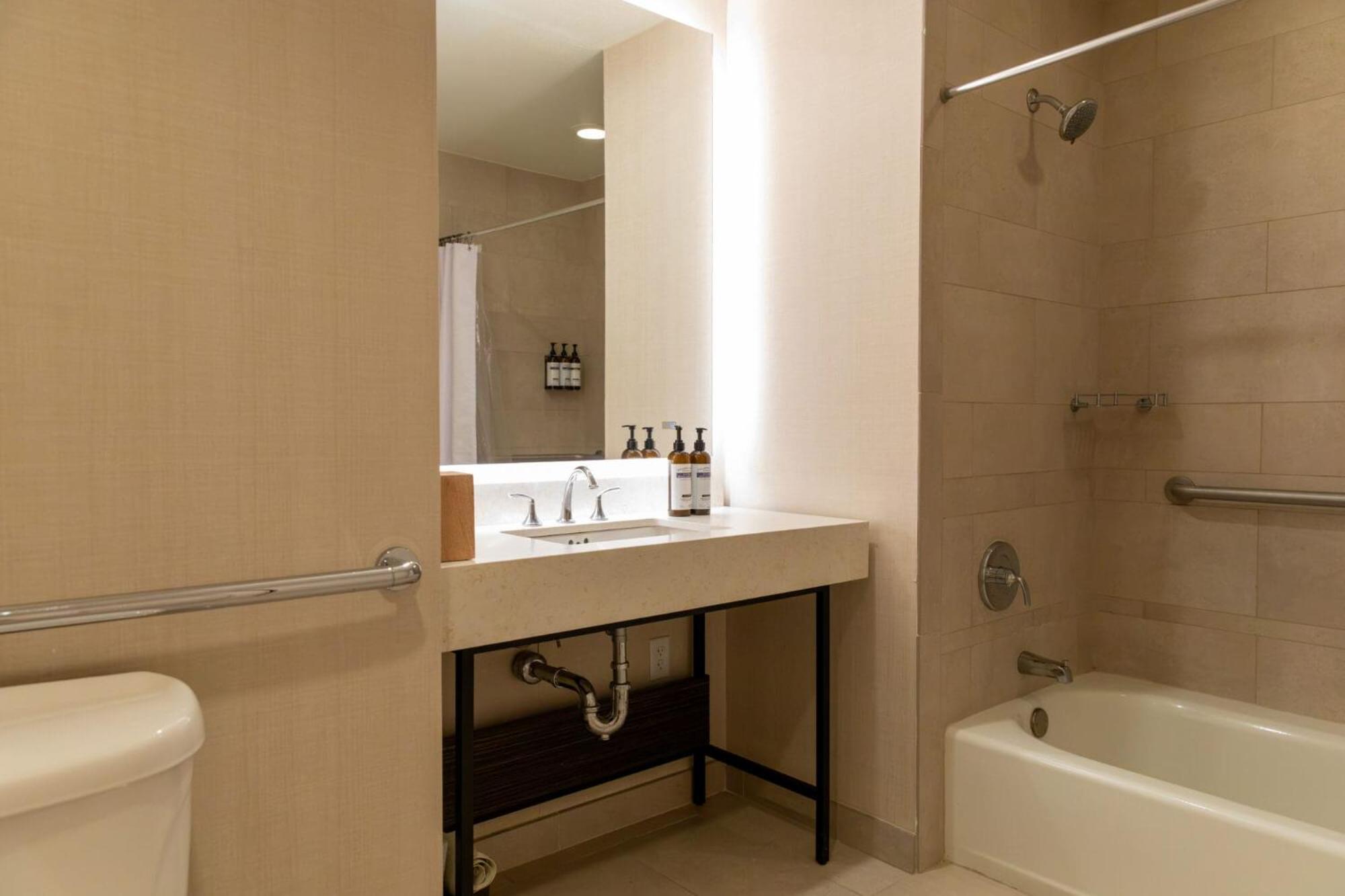 Queen Room with Two Queen Beds and Bathtub - Mobility Access