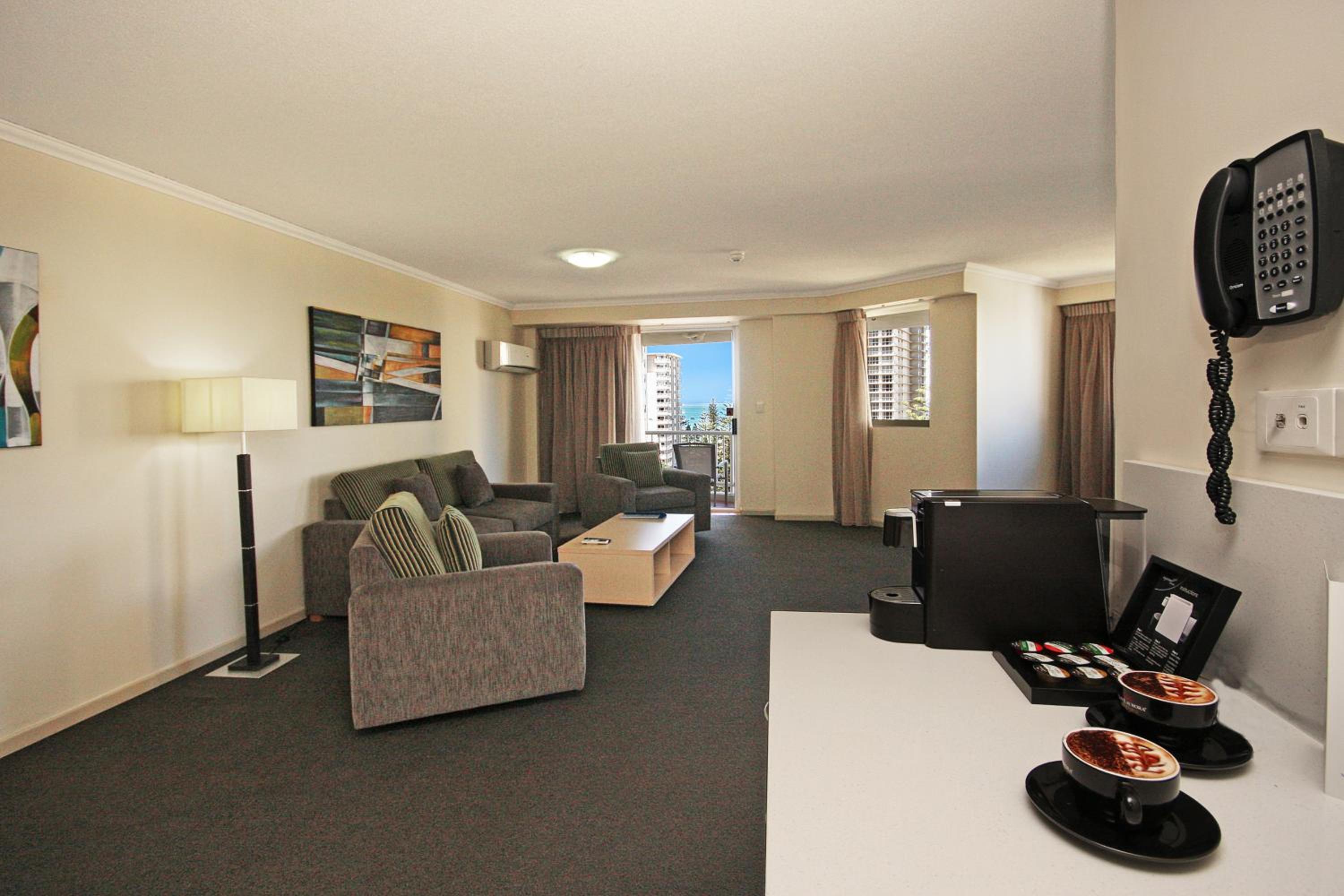 One-Bedroom Suite with Spa Bath photo 3