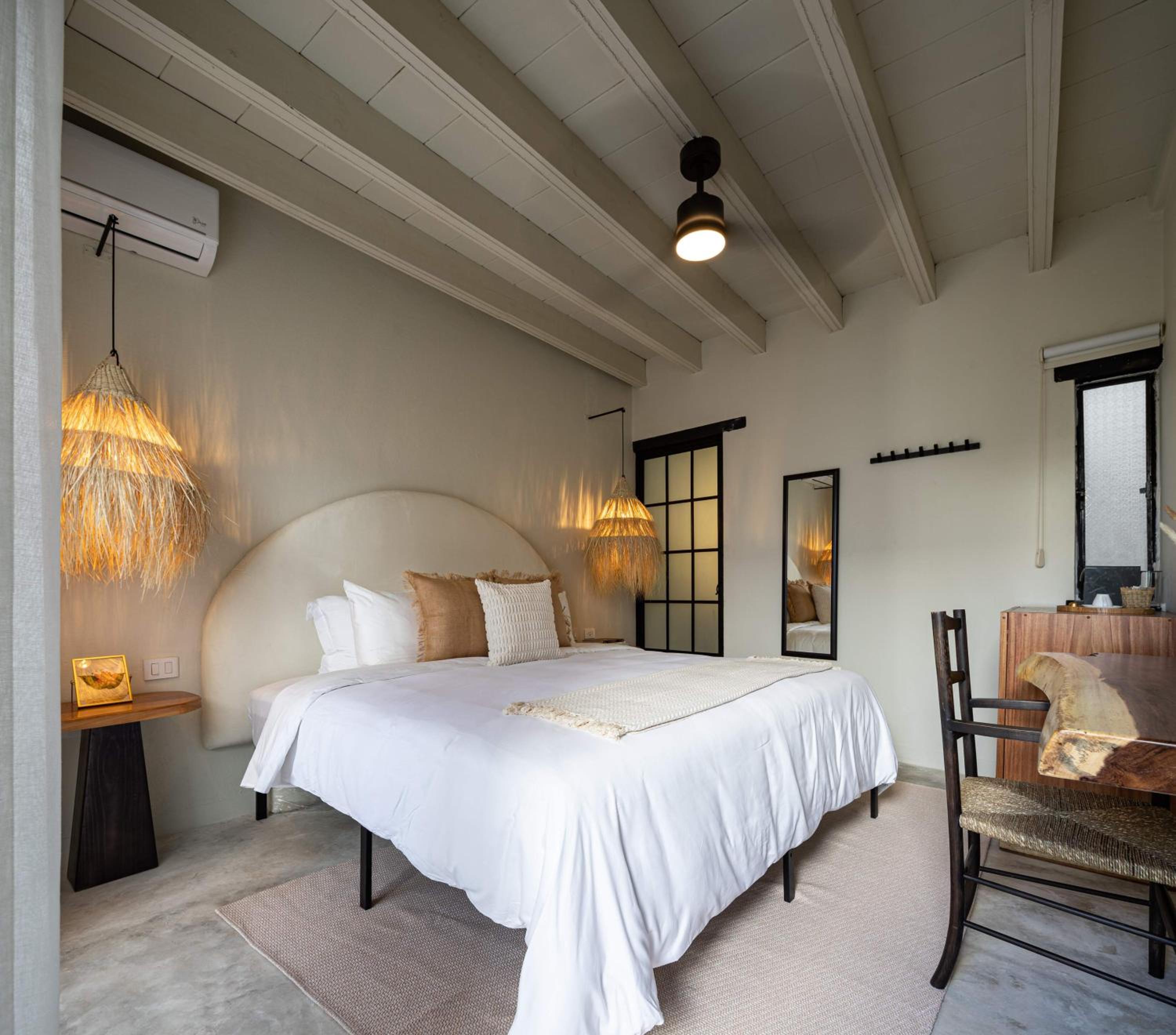 Standard Suite - Photo 59