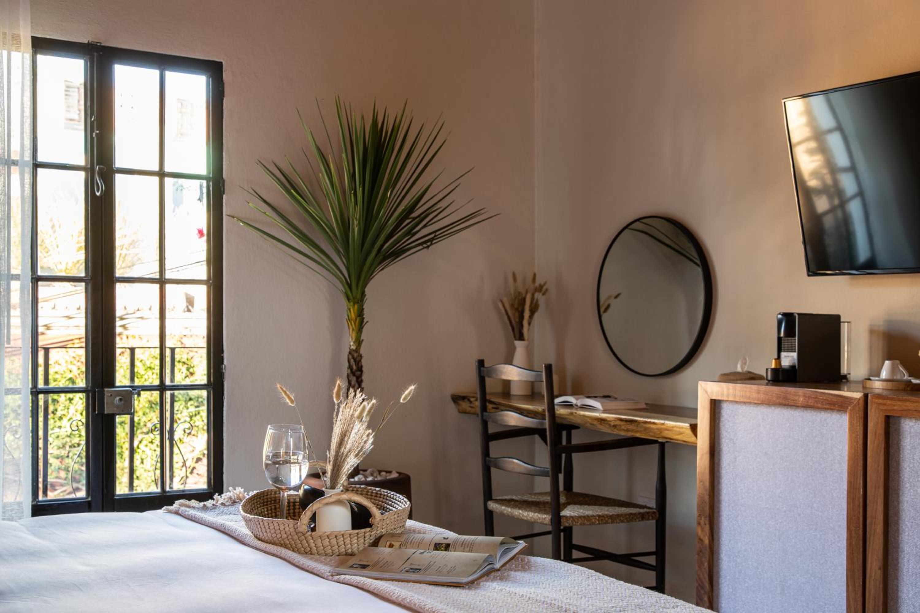 Standard Suite - Photo 56