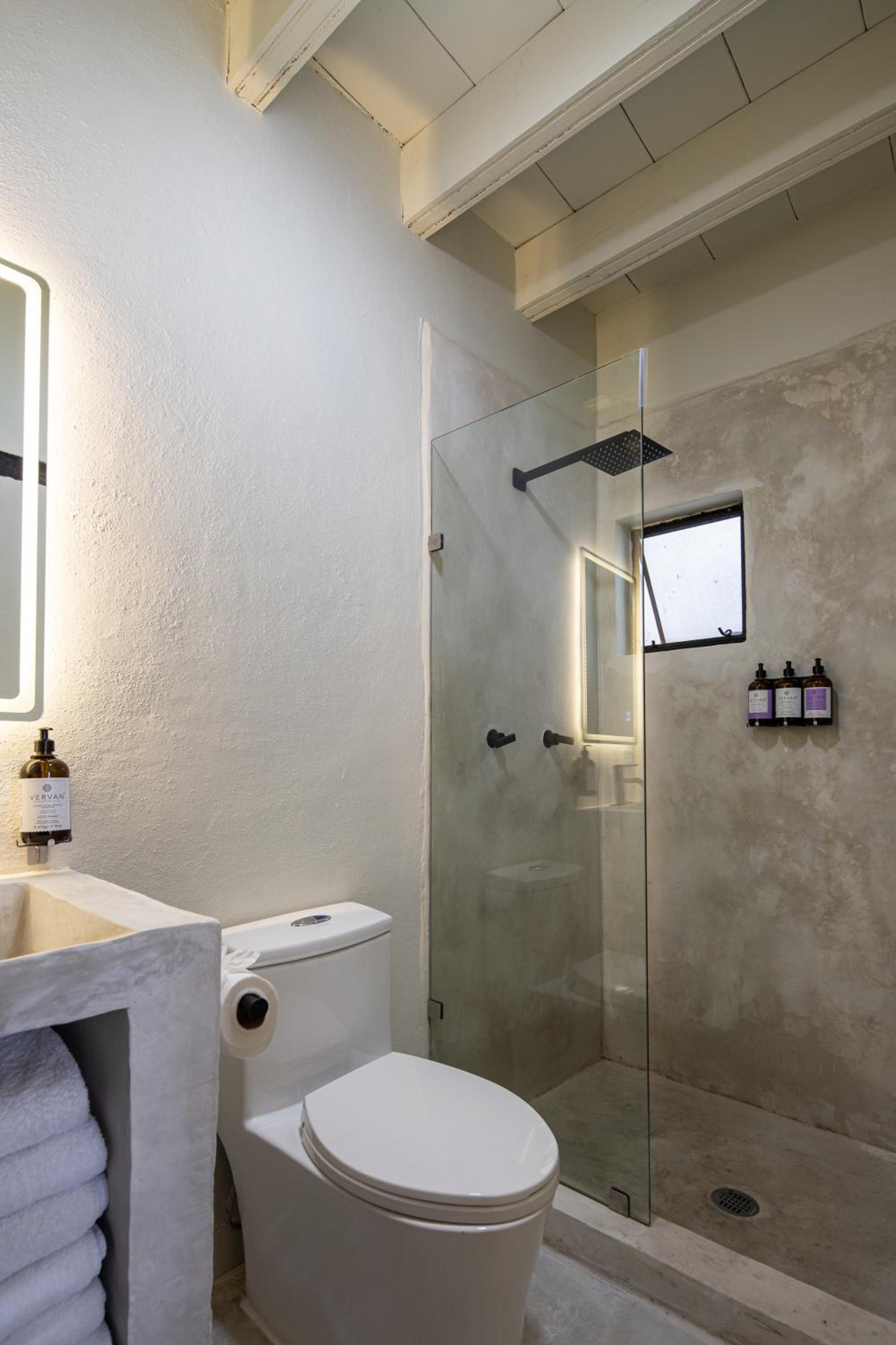 Standard Suite - Photo 54