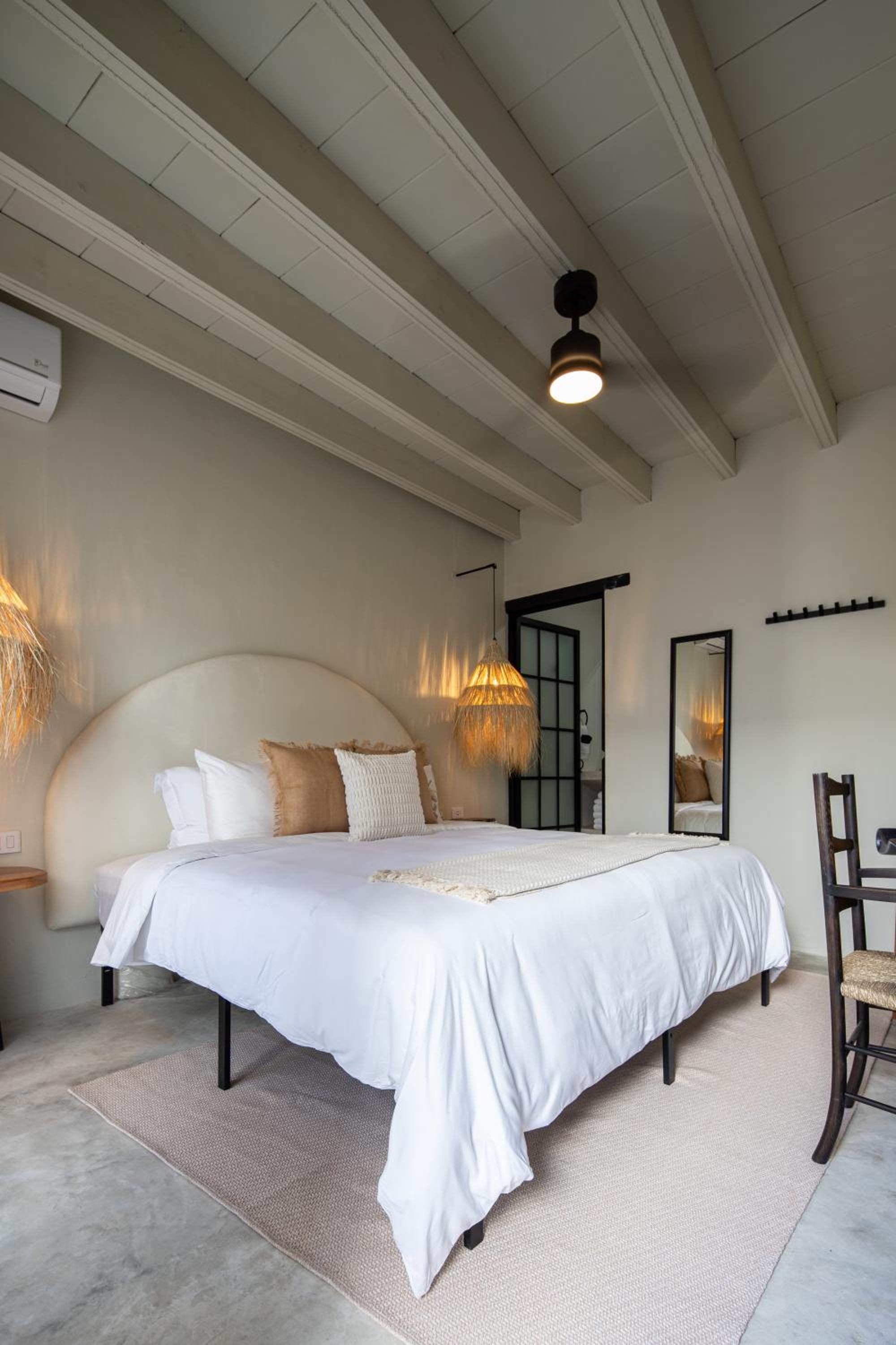 Standard Suite - Photo 47