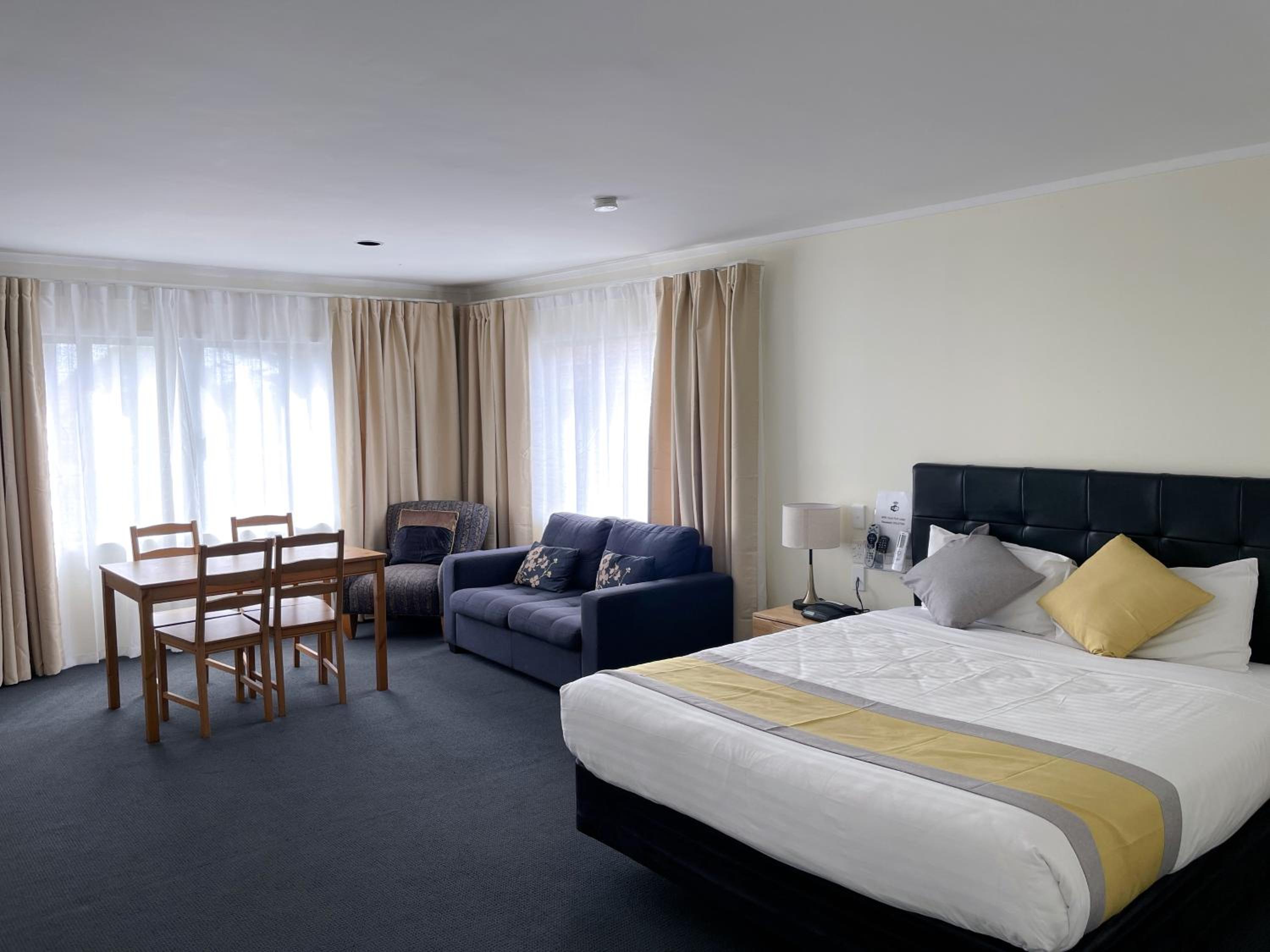 King Room with Spa Bath - Photo 3