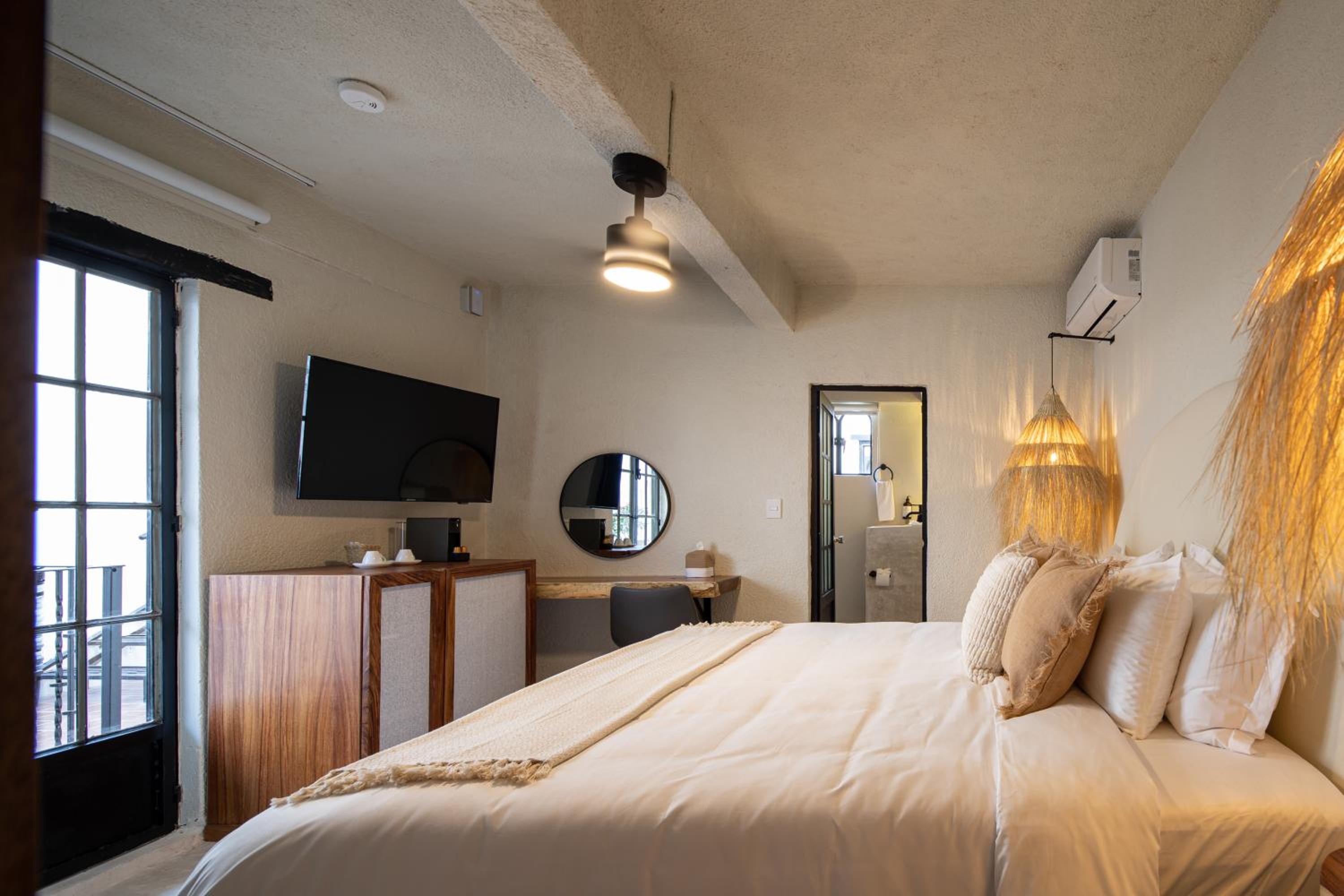 Standard Suite - Photo 36