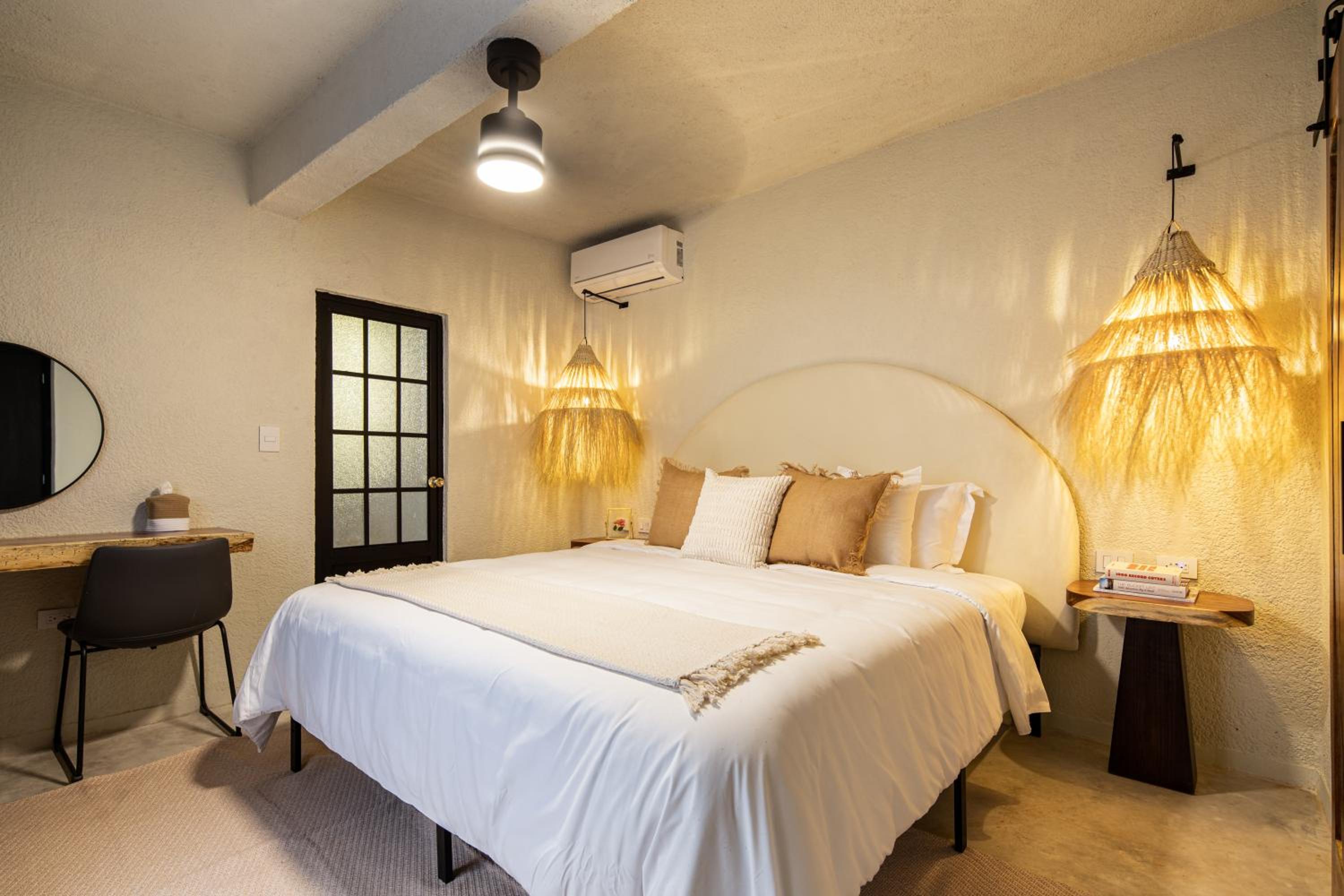 Standard Suite - Photo 32