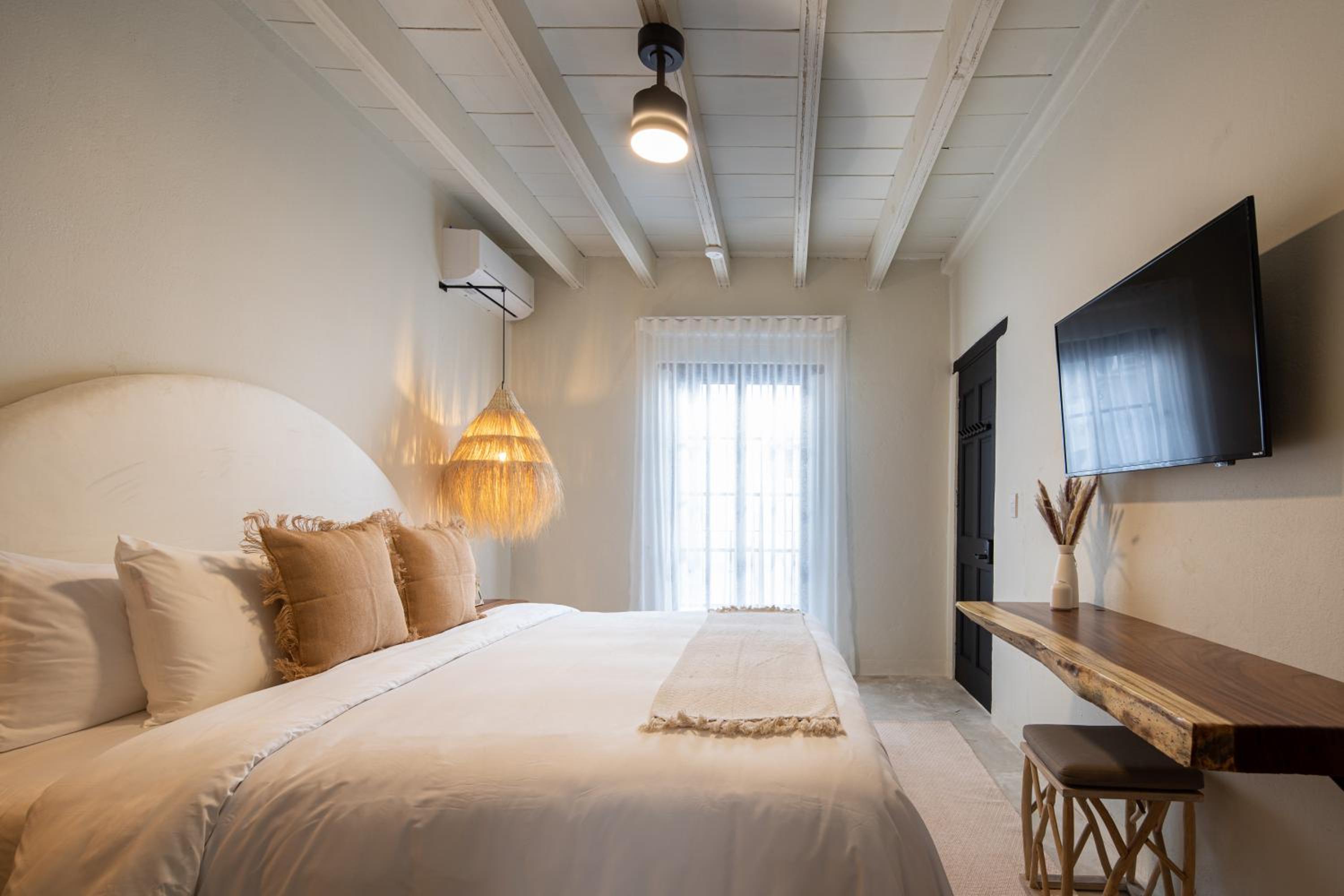 Standard Suite - Photo 28