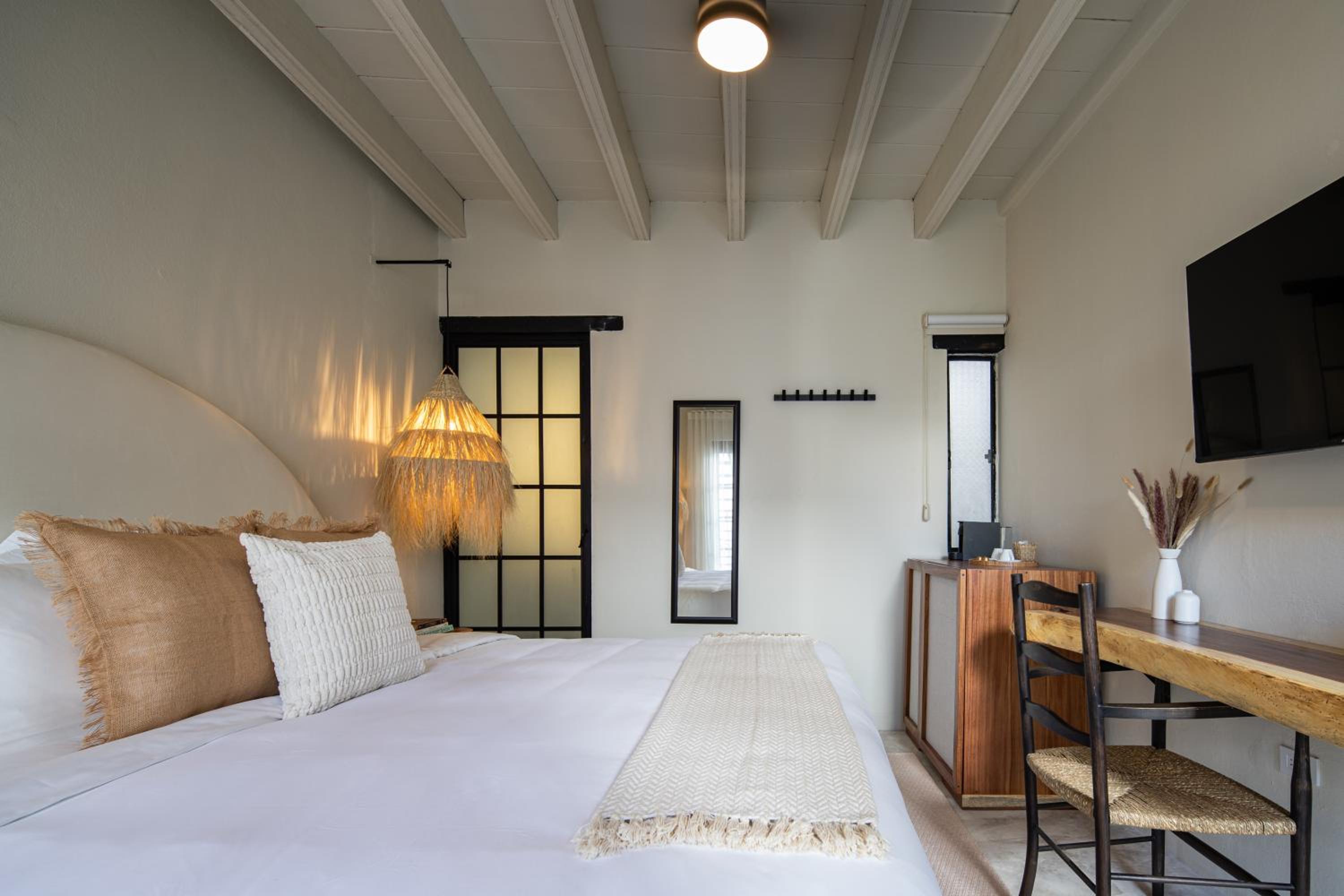 Standard Suite - Photo 27