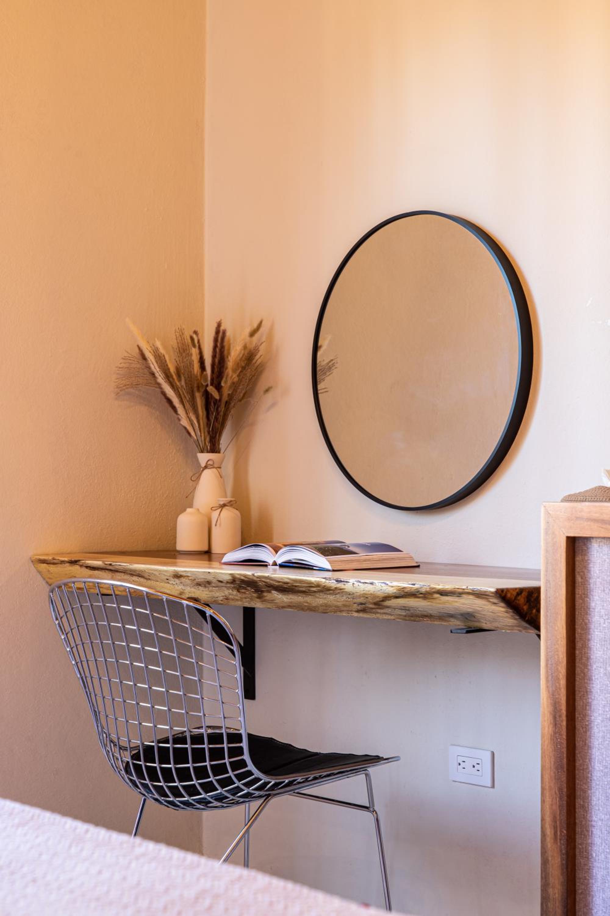 Standard Suite - Photo 26