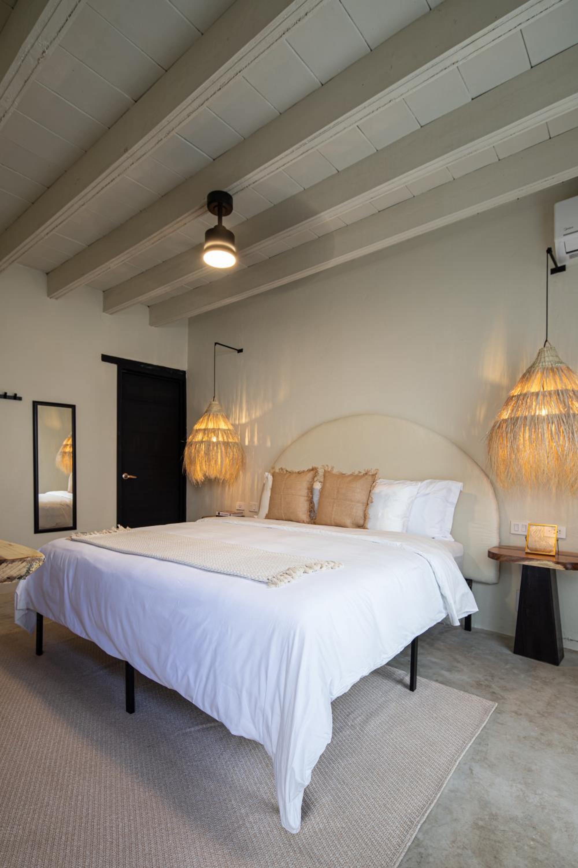 Standard Suite - Photo 23