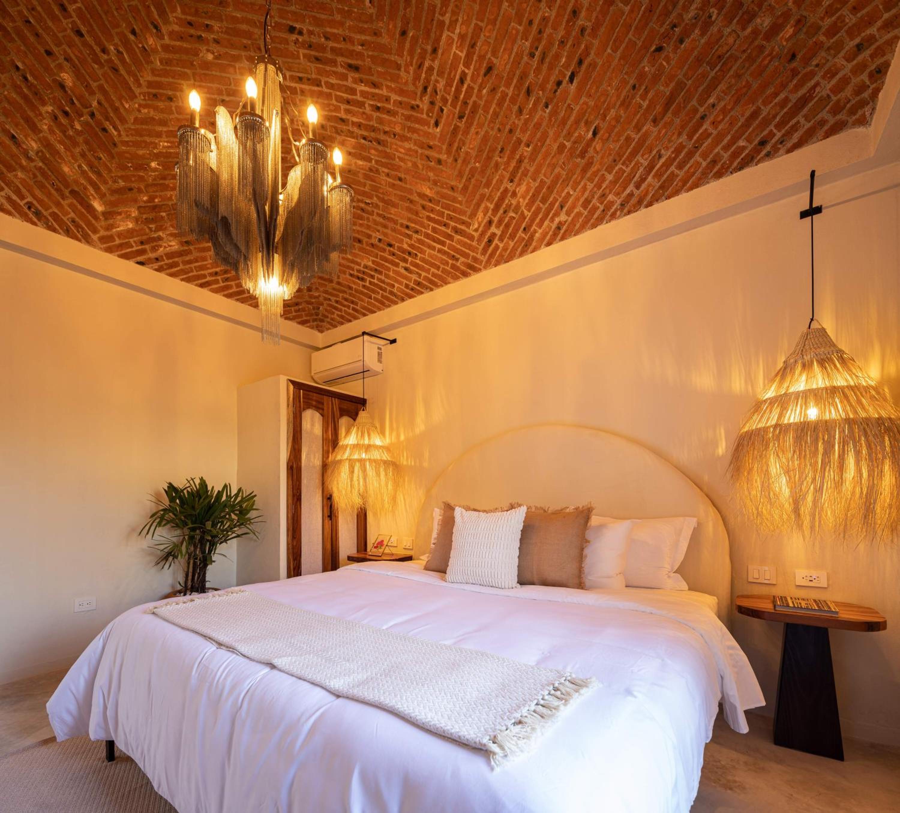 Standard Suite - Photo 21