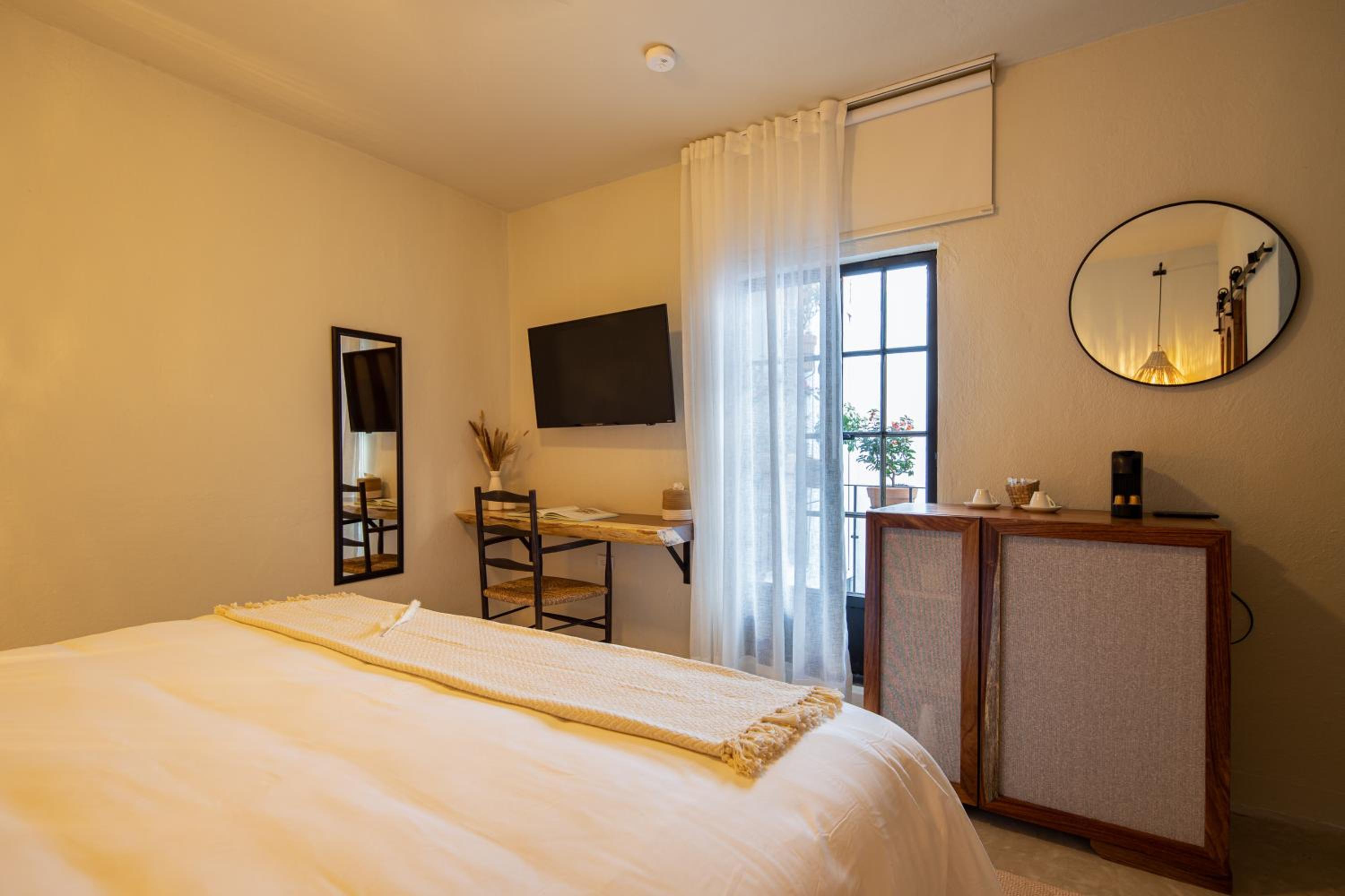Standard Suite - Photo 19