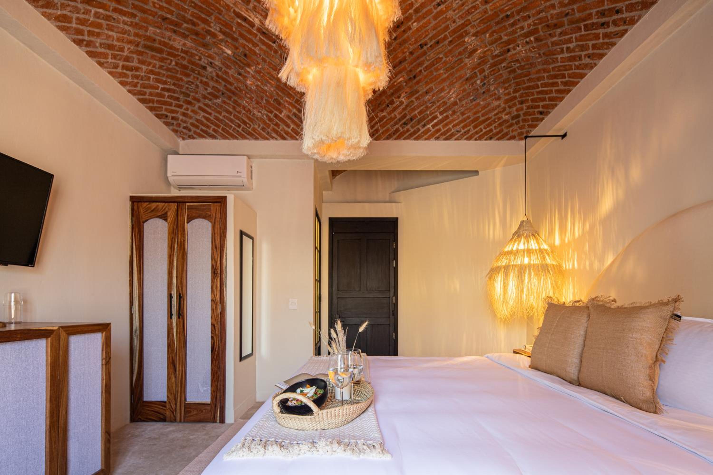 Standard Suite - Photo 15