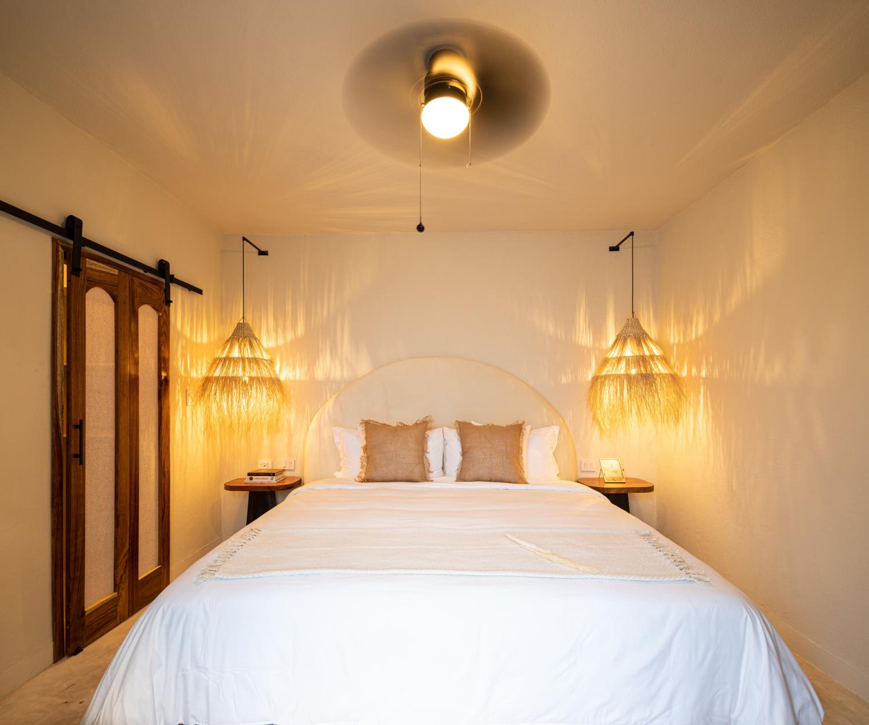 Standard Suite - Photo 13