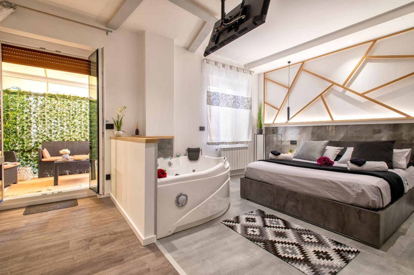 Deluxe Double Room with Bath