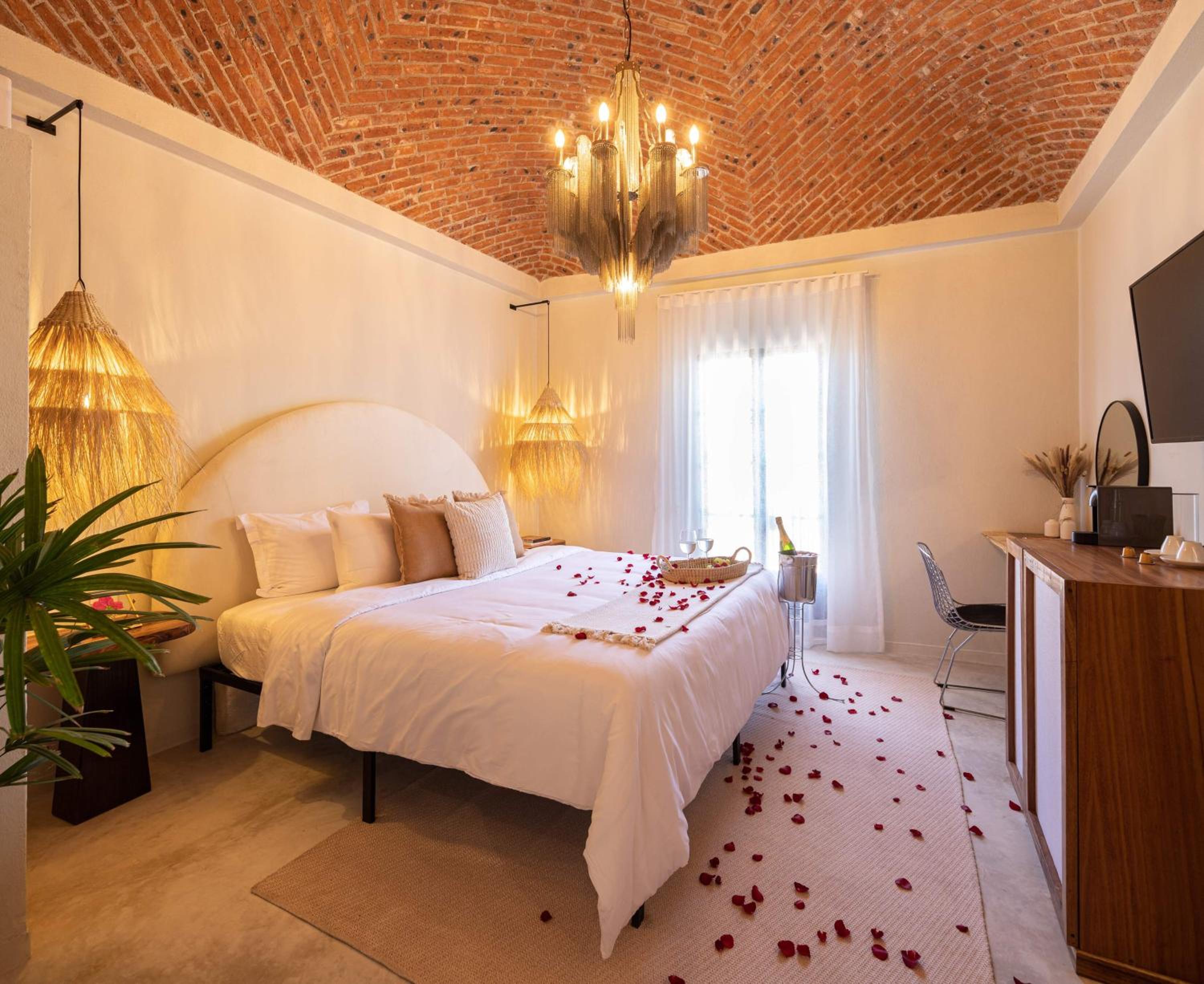Standard Suite - Photo 11