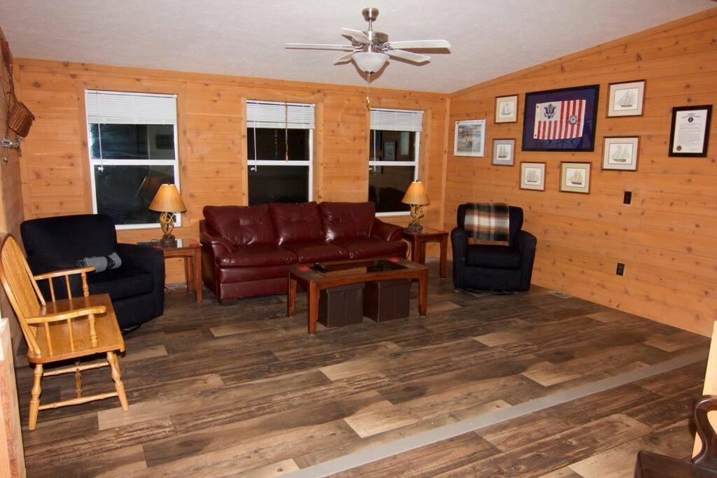 Three-Bedroom House photo 1