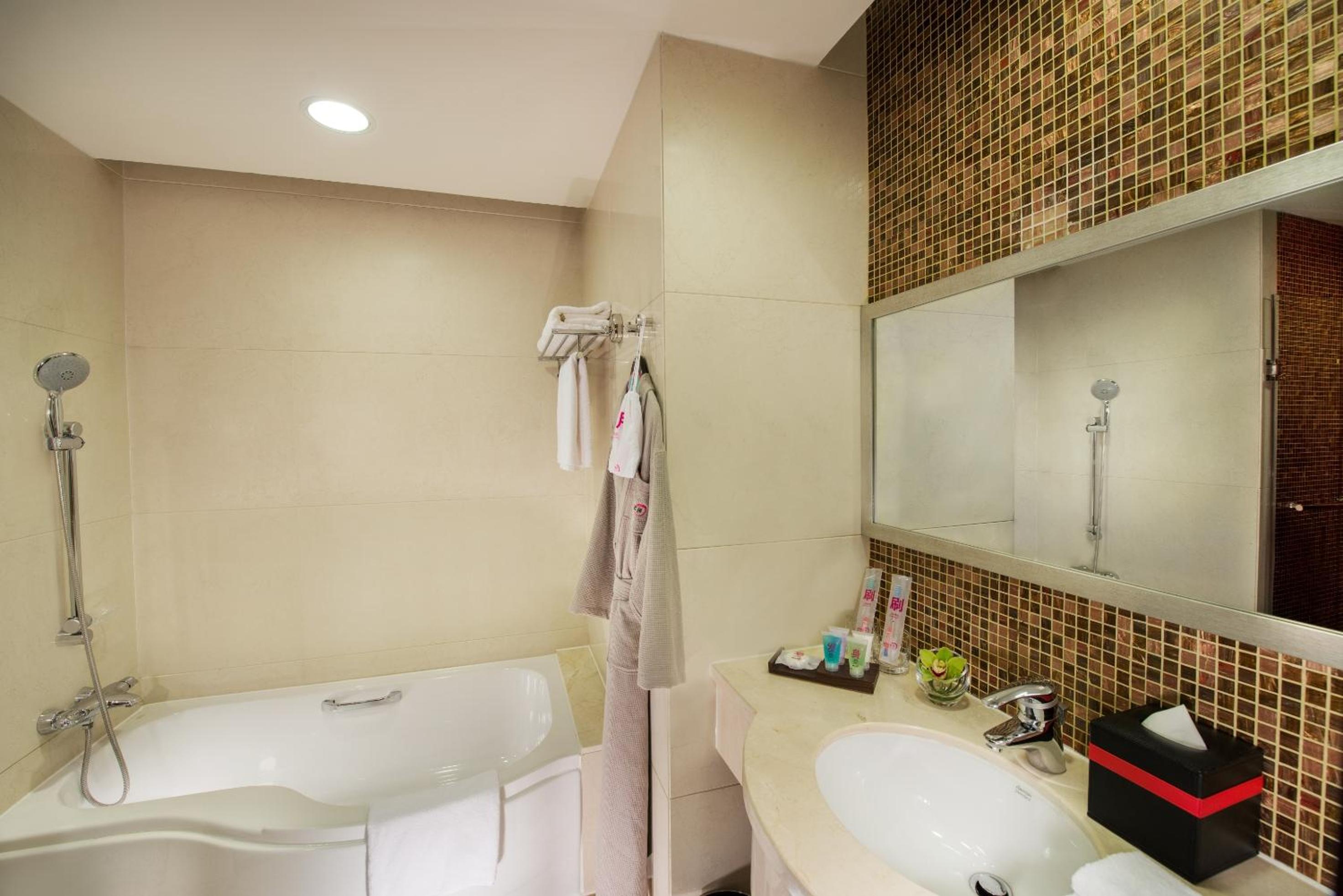 Suite - Photo 5