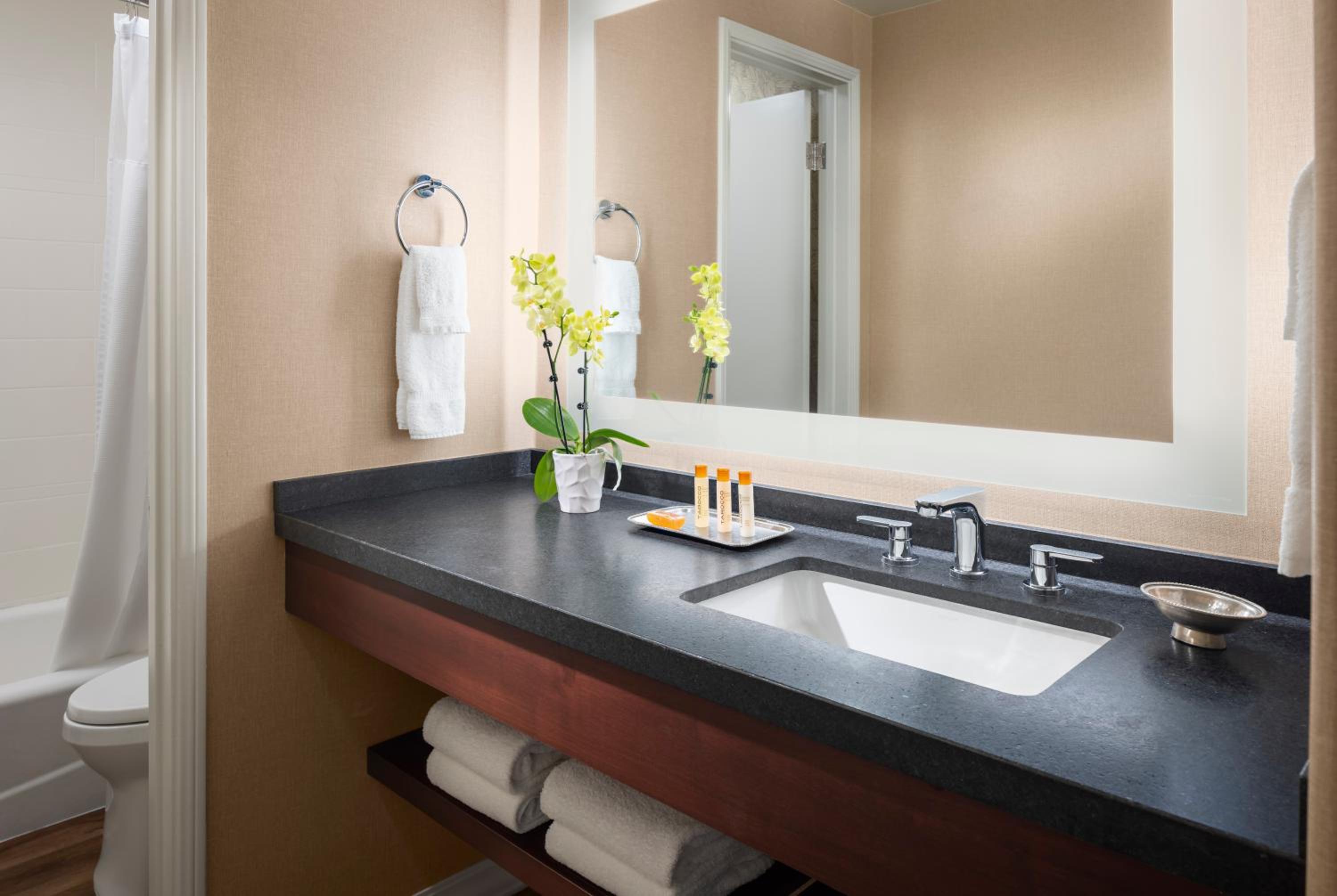Bay Suite 1 King