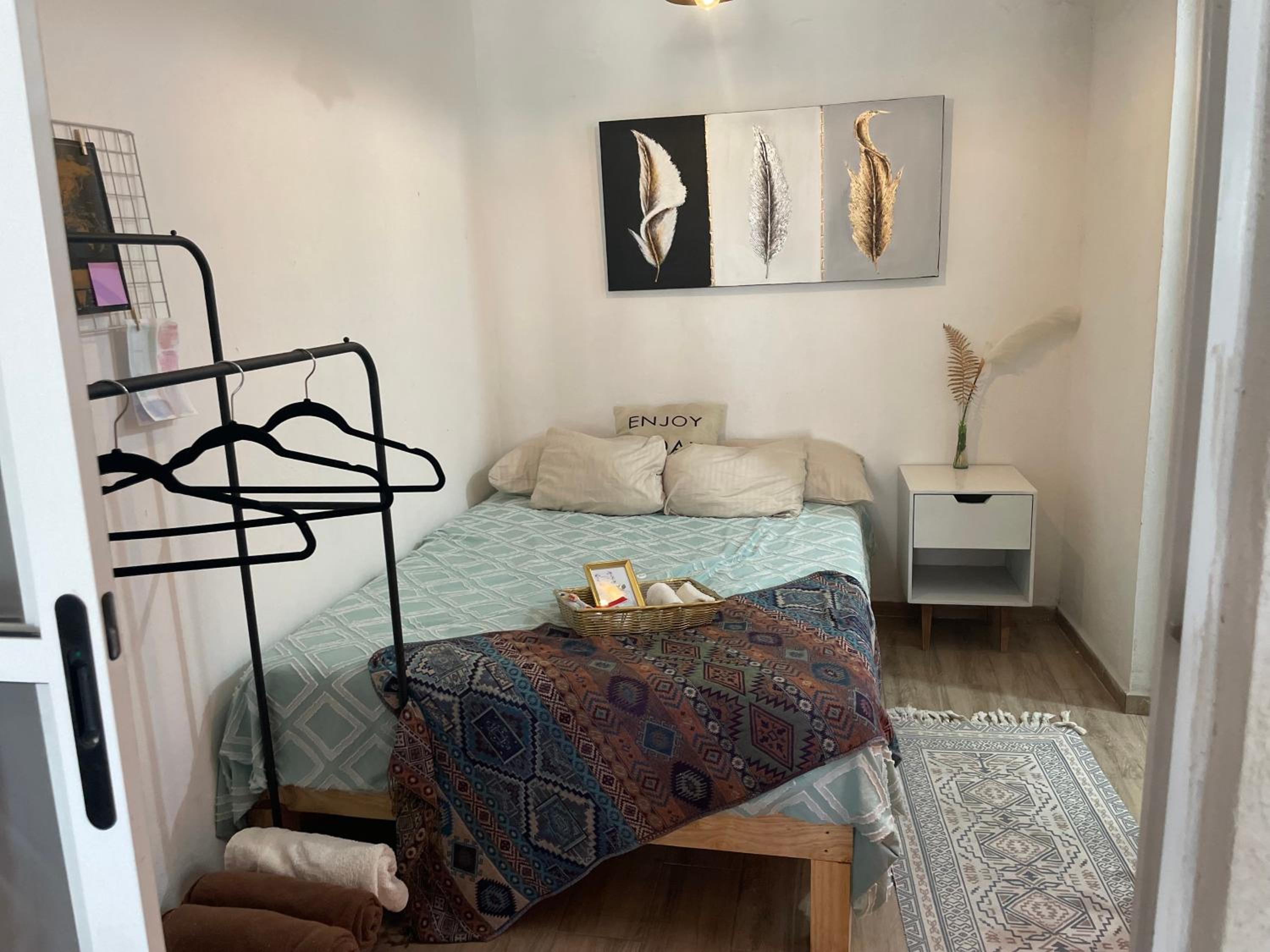 One-Bedroom Apartment photo 1