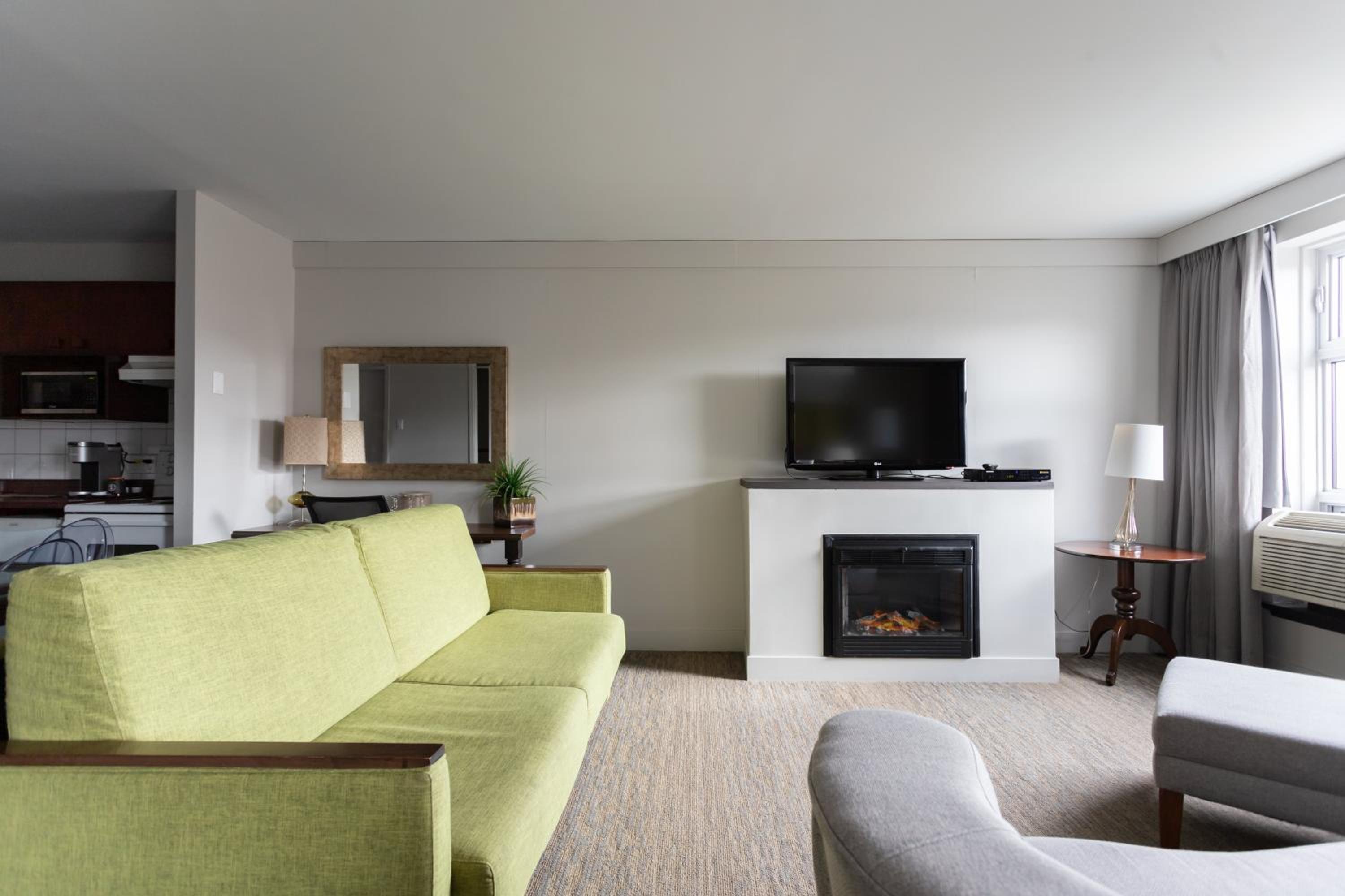 Suite with Kitchen