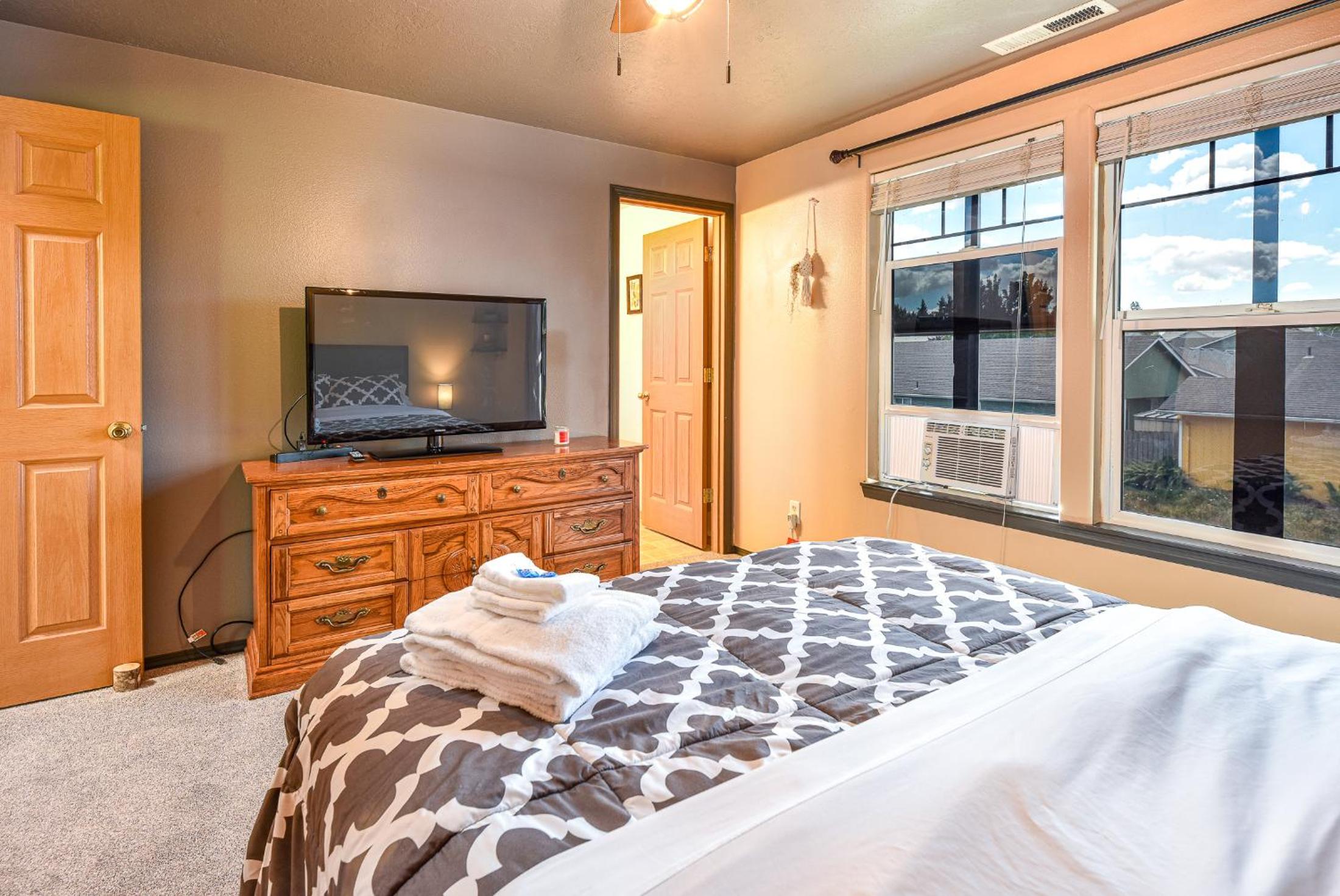 Four-Bedroom House - Photo 13