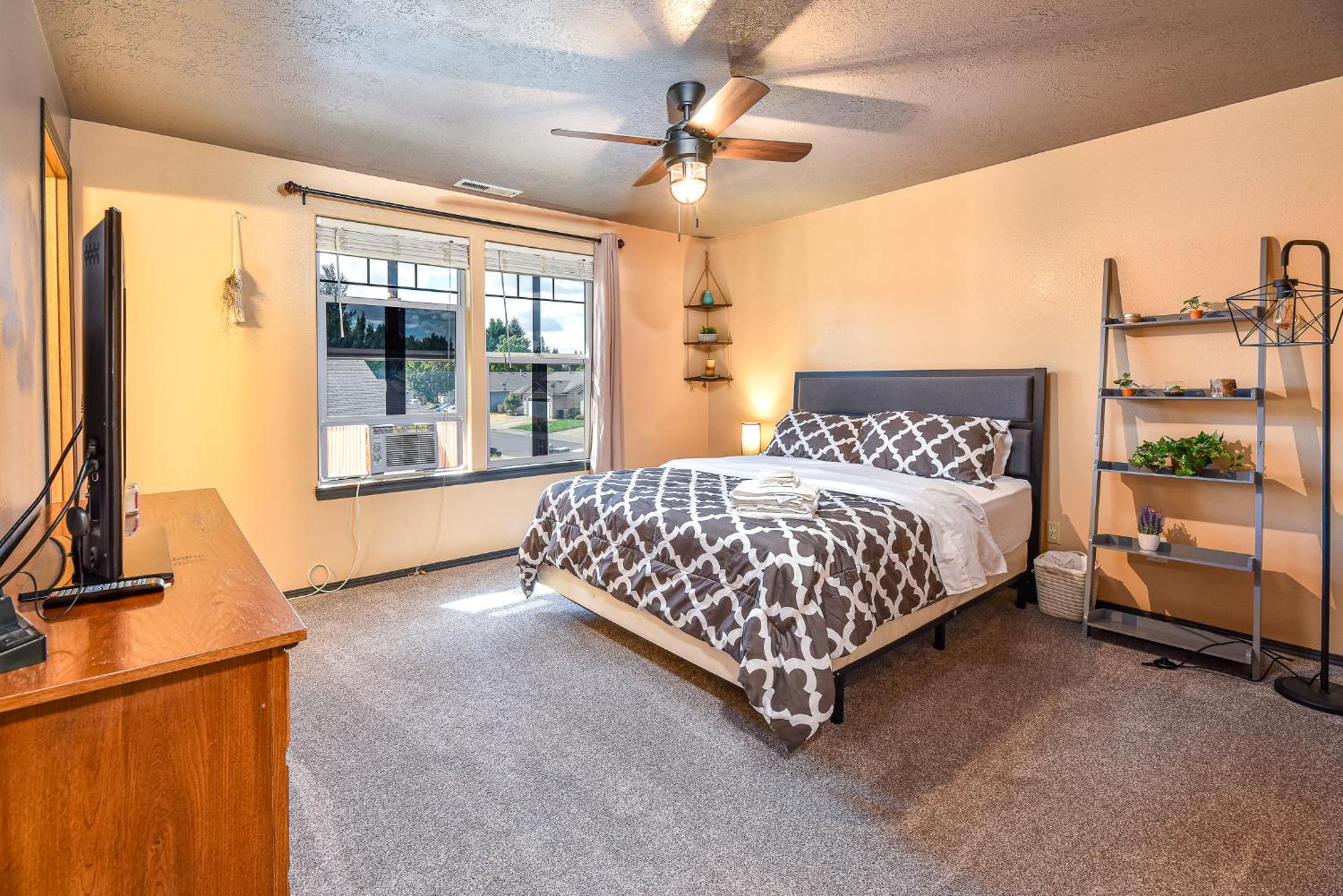 Four-Bedroom House - Photo 14