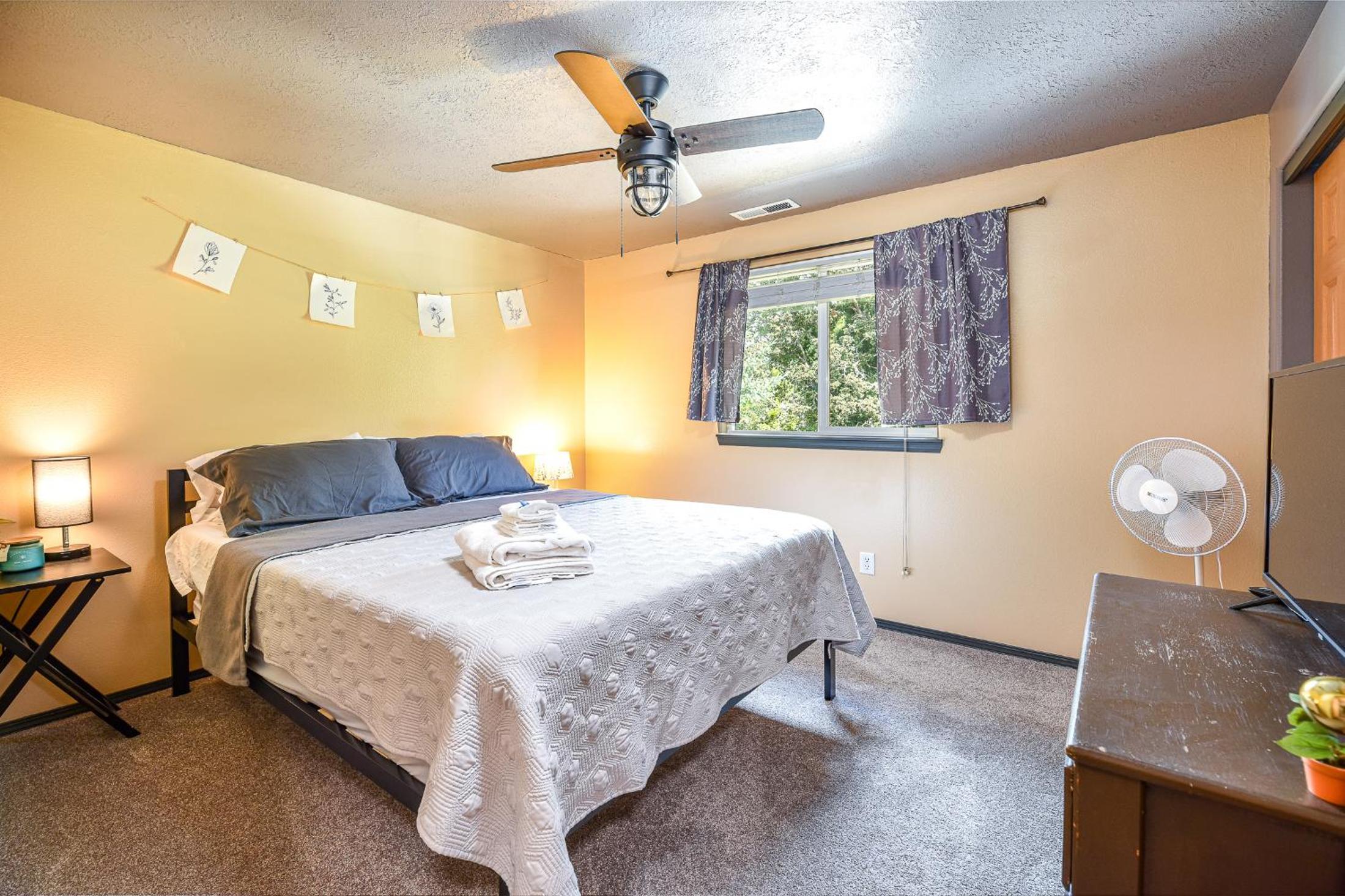 Four-Bedroom House - Photo 15