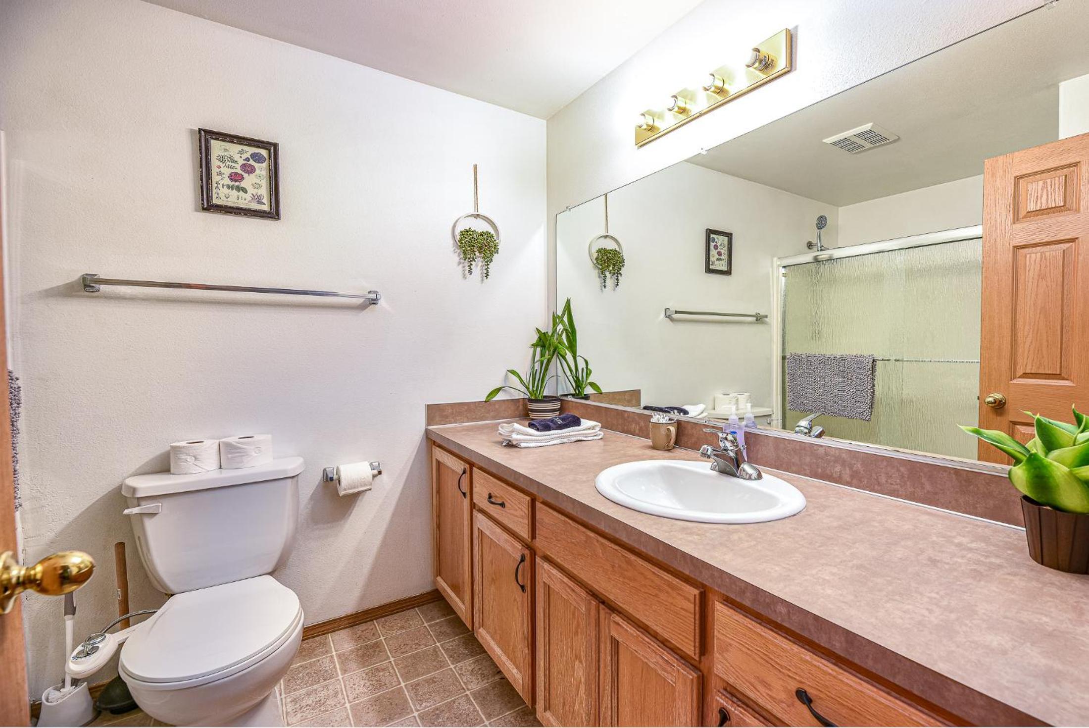 Four-Bedroom House - Photo 17