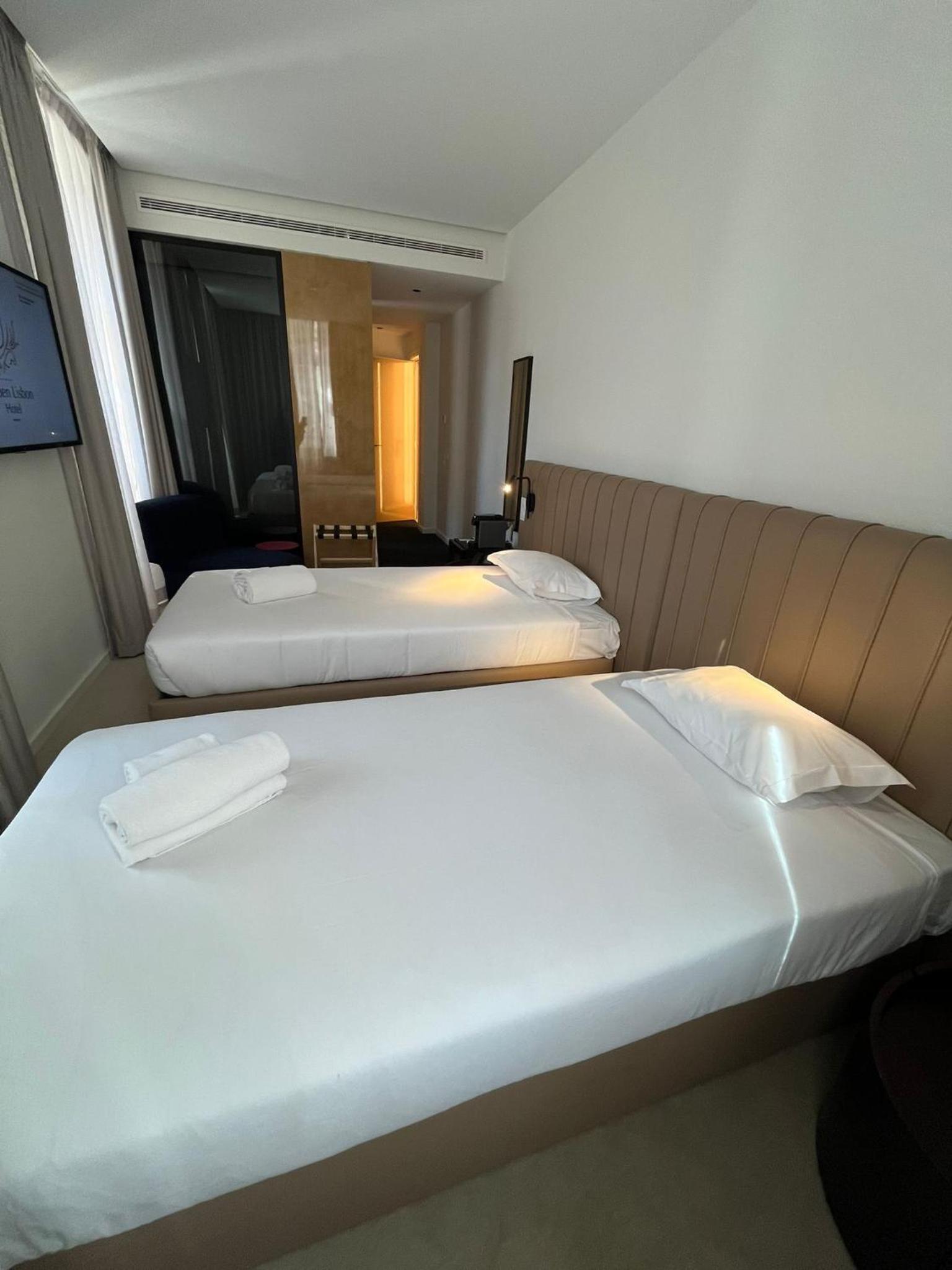 Double or Twin Room - Photo 15