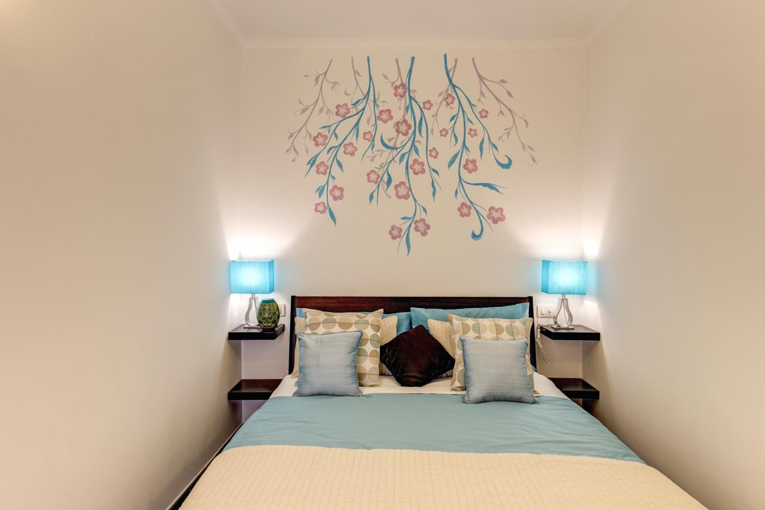 One-Bedroom Apartment with Balcony photo 1