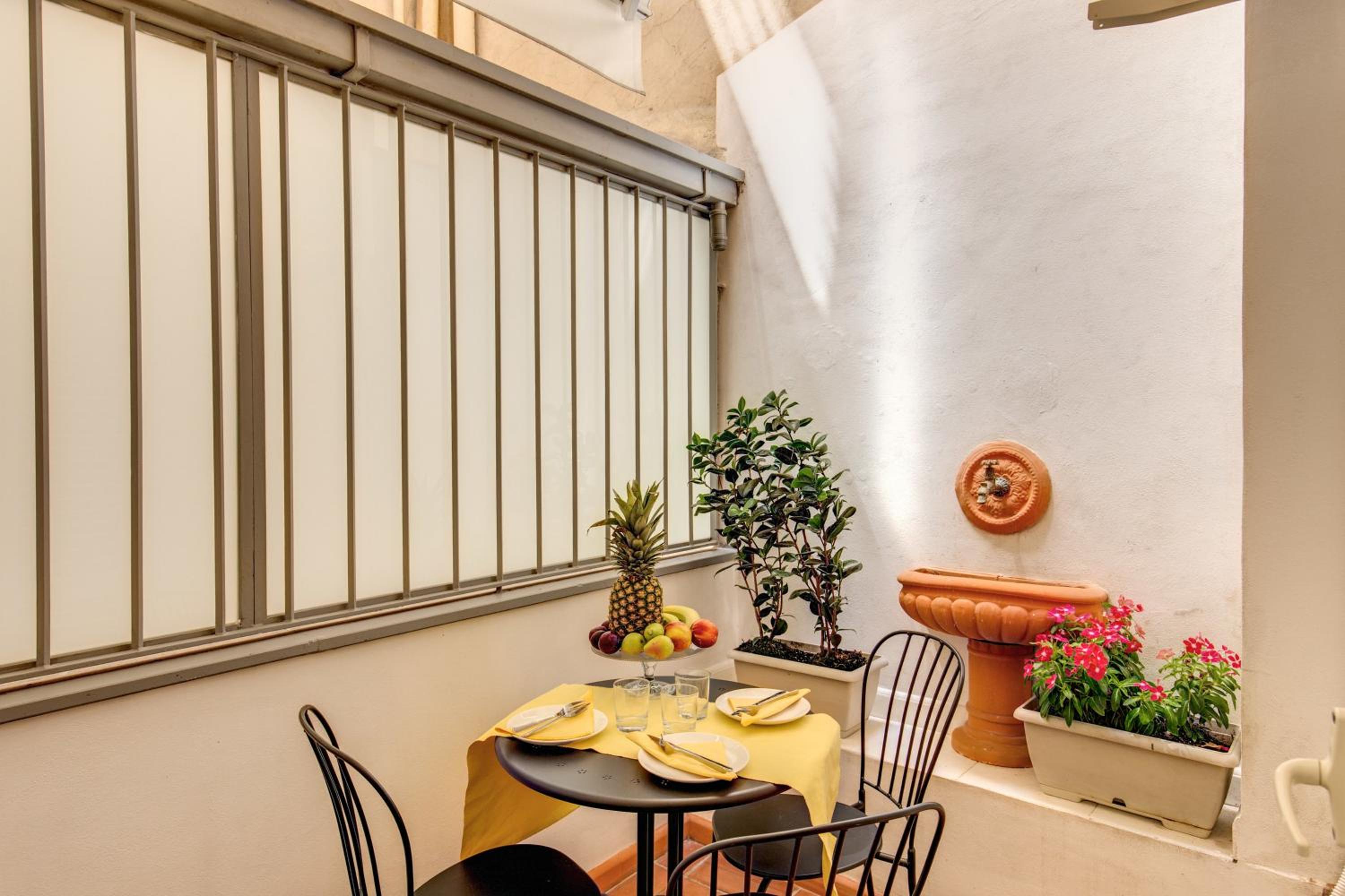 One-Bedroom Apartment with Balcony photo 2