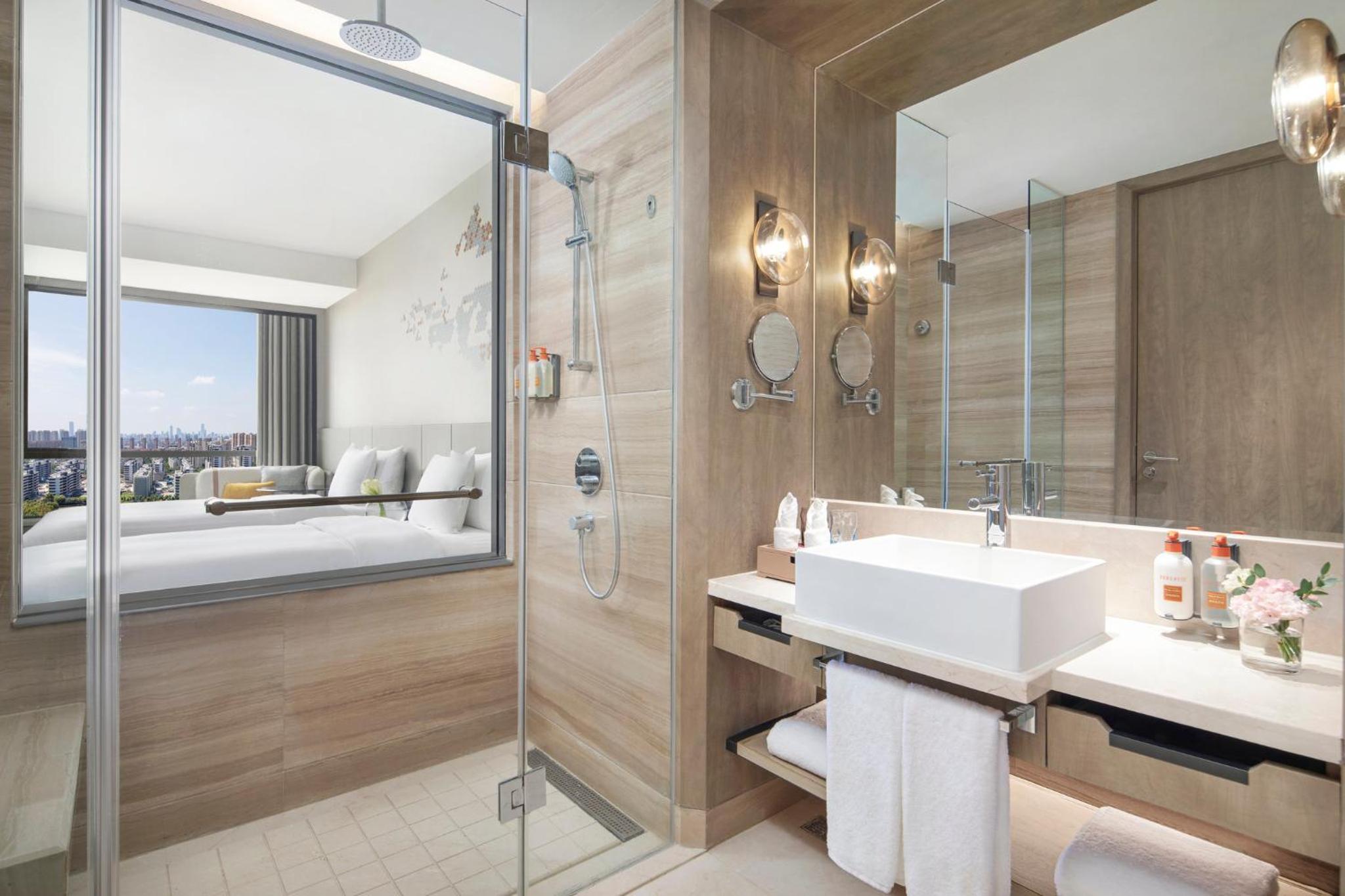 Standard Twin Room with Garden View - Photo 8