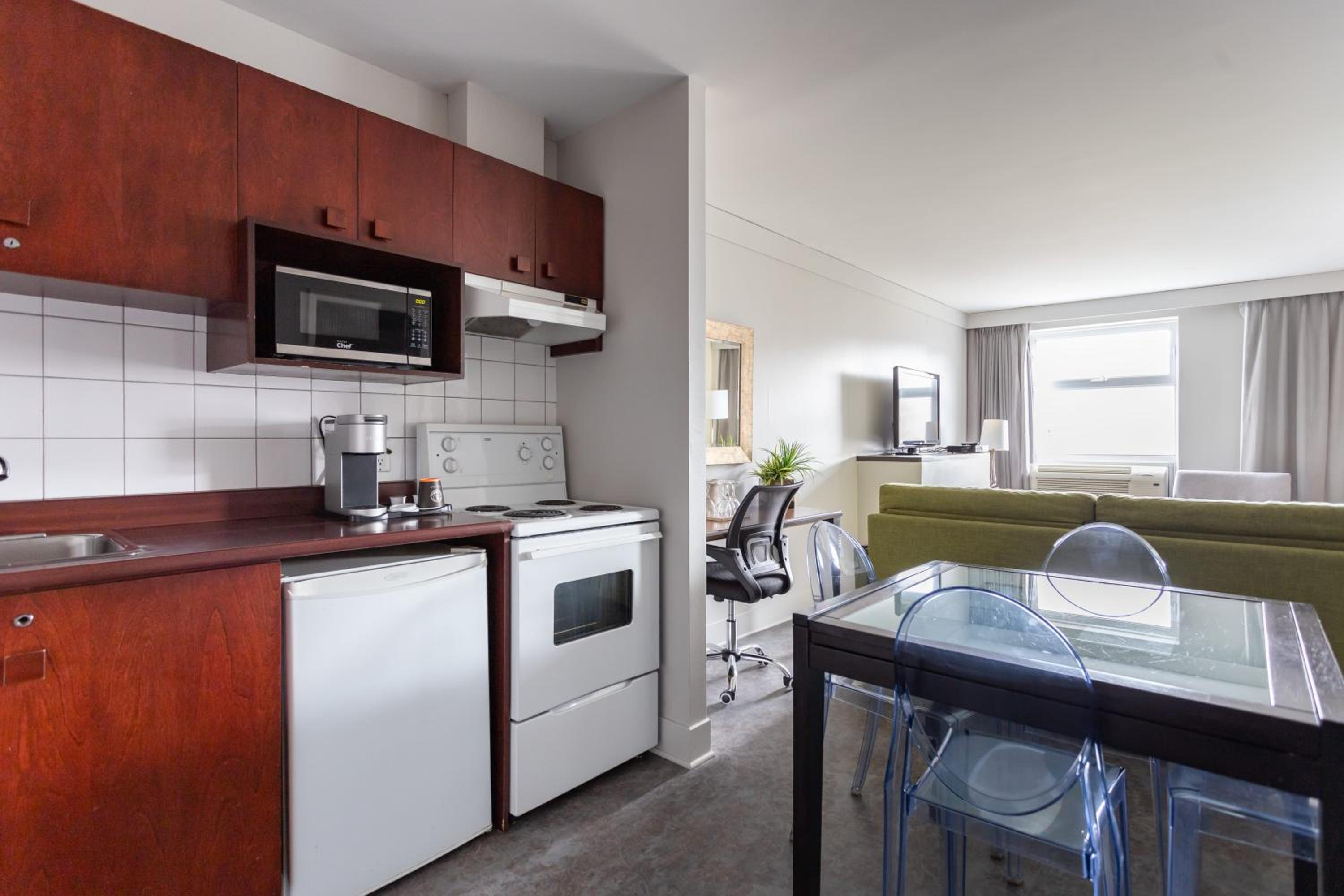 Suite with Kitchen