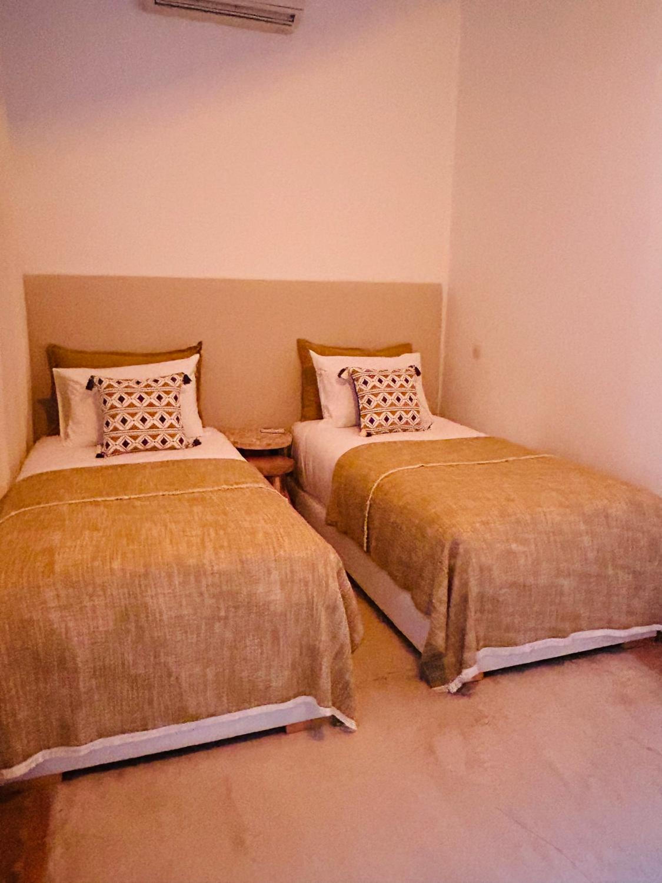 Five-Bedroom House - Photo 18