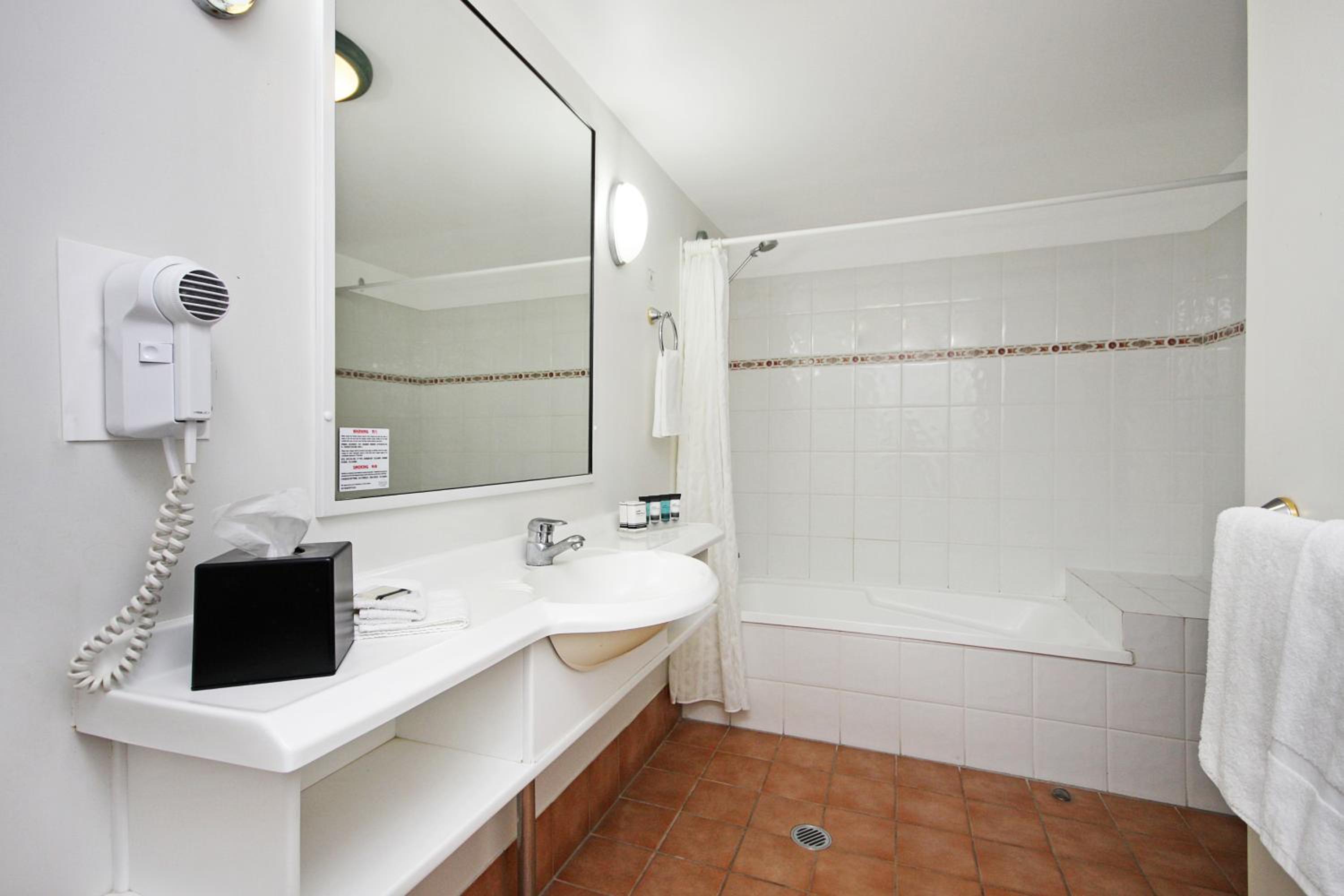 Standard One-Bedroom Suite - Photo 14