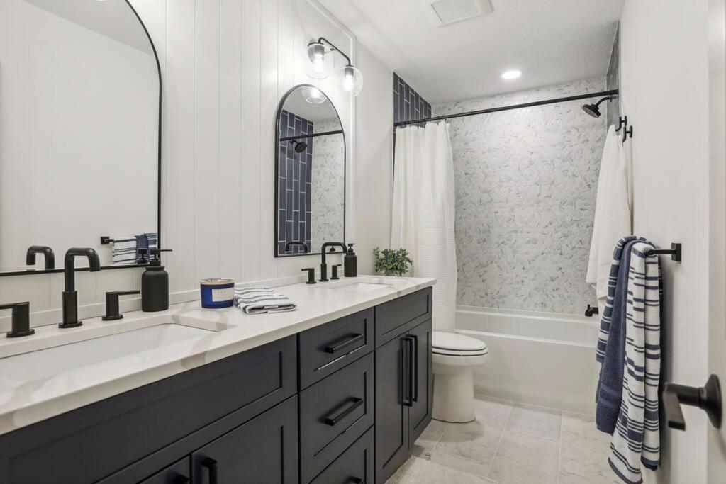 Seven-Bedroom House photo 2