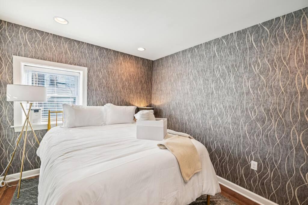 Three-Bedroom House photo 2