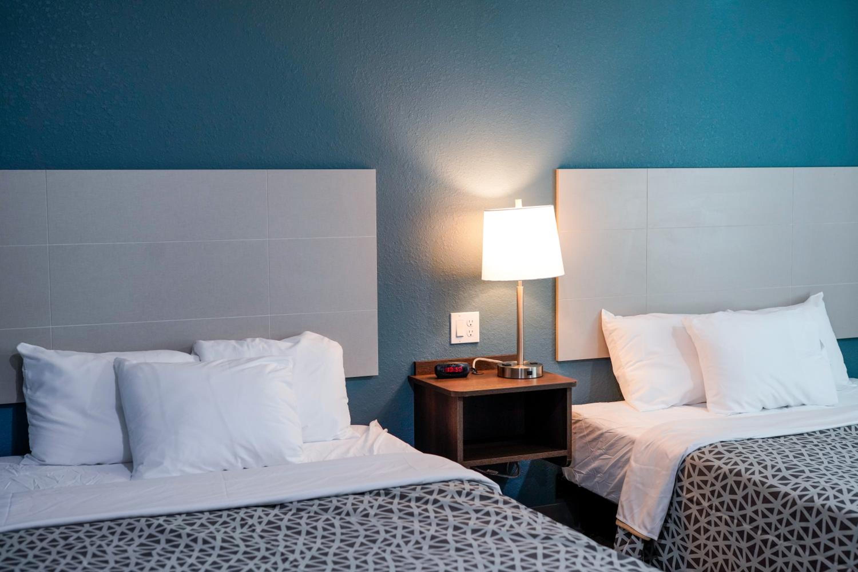 Accessible Suite with Two Queen Beds and Accessible Tub - Non Smoking photo 3