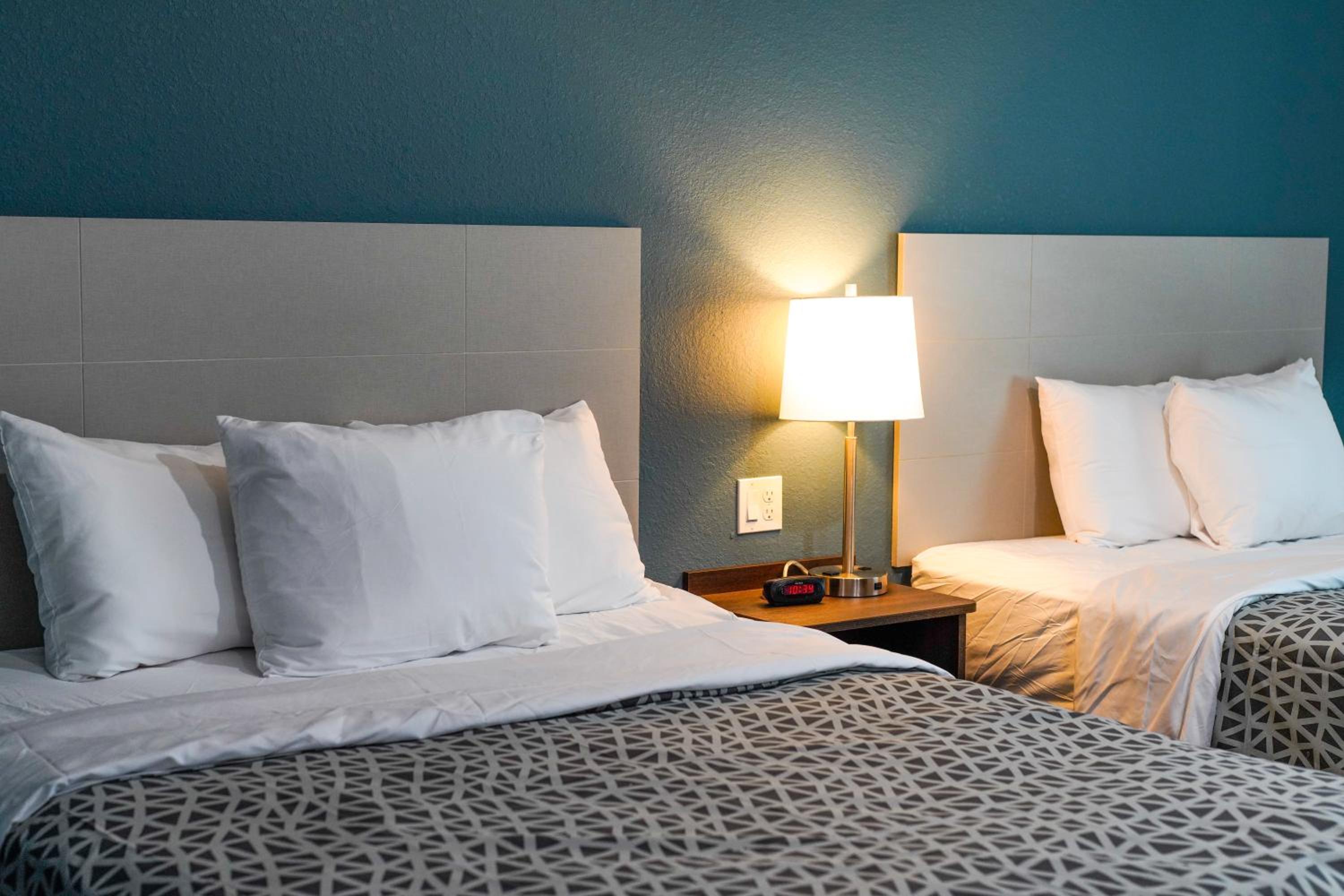 Queen Suite with Two Queen Beds - Non Smoking