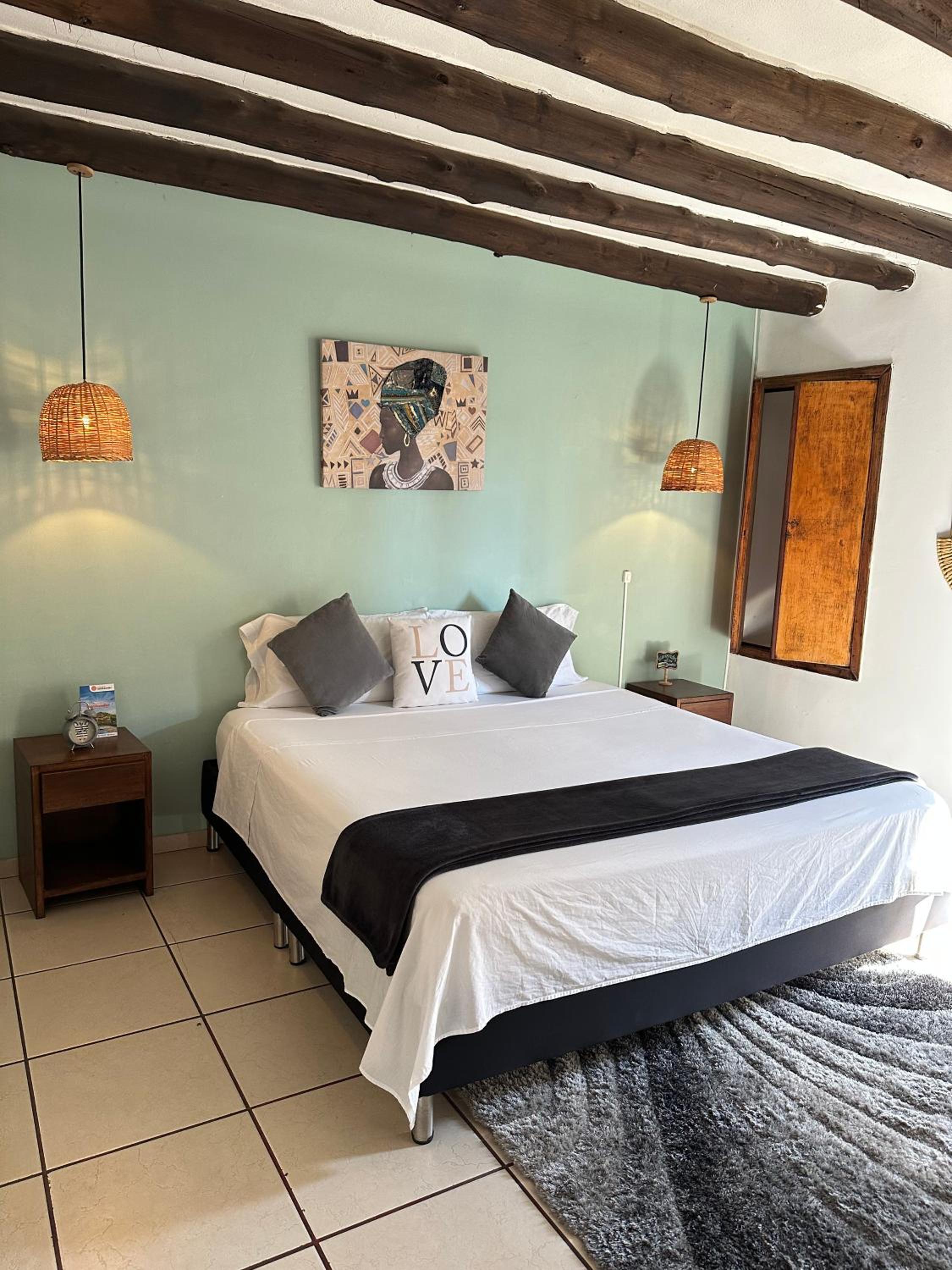 Deluxe King Suite photo 1
