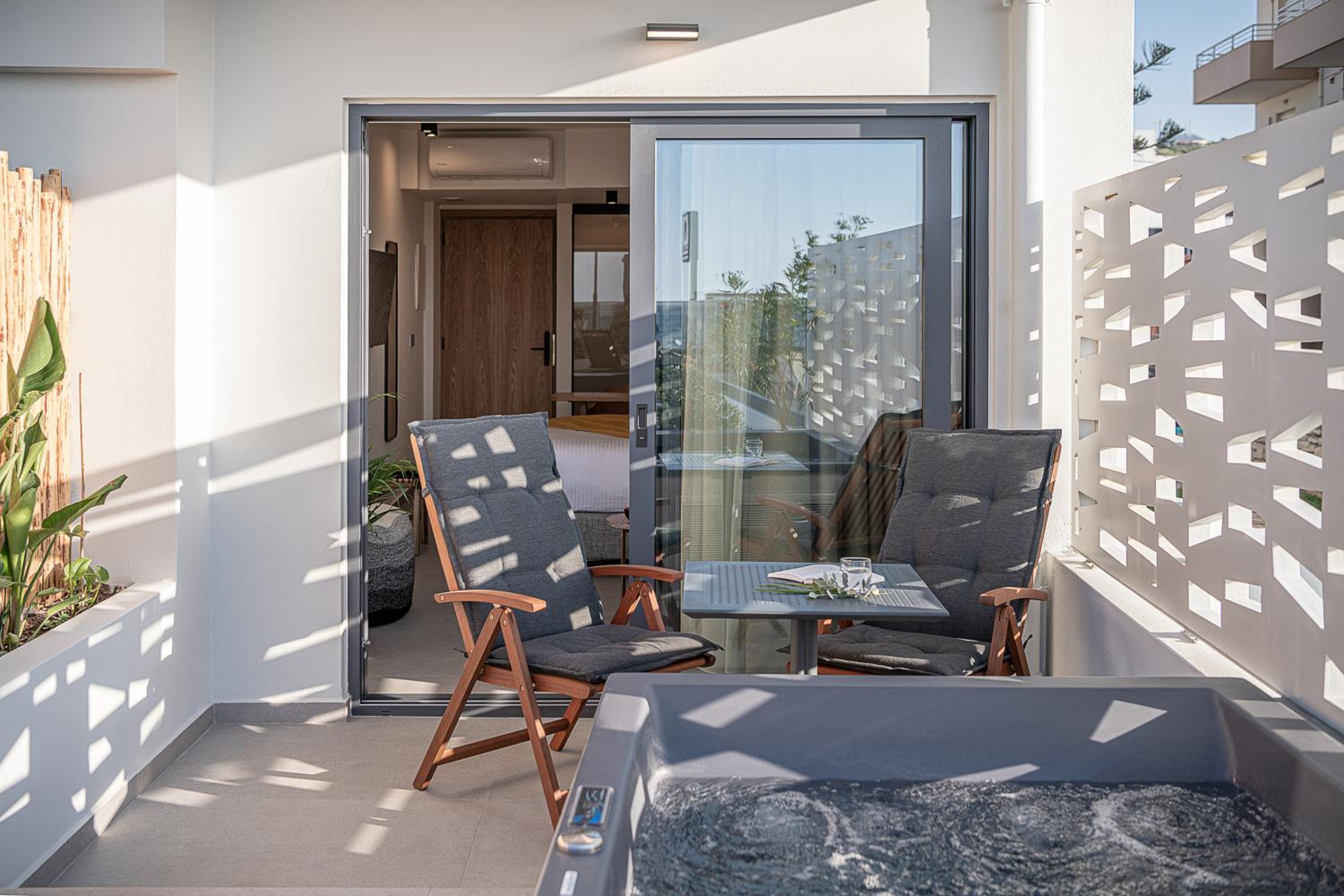 Comfort Suite with Outdoor Whirlpool and Sea View photo 2