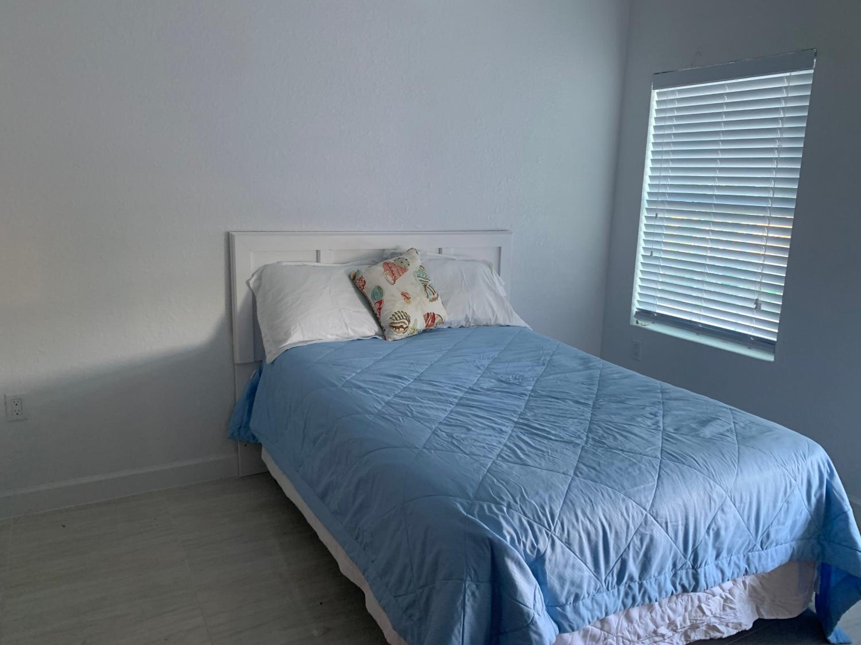 Three-Bedroom House photo 3