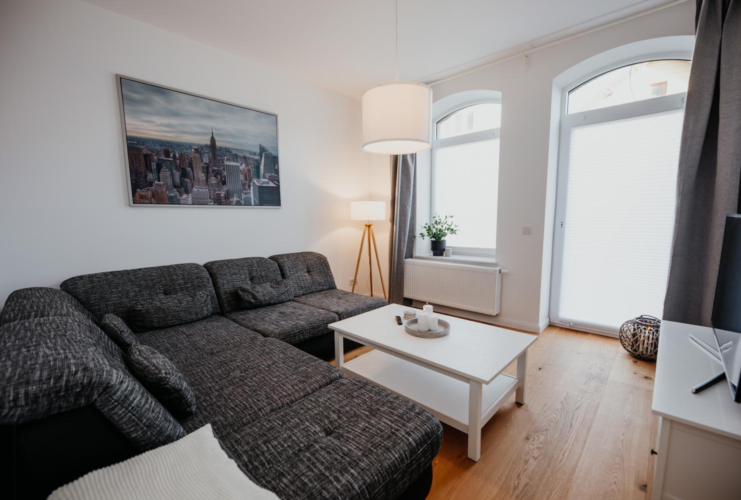 One-Bedroom Apartment photo 1