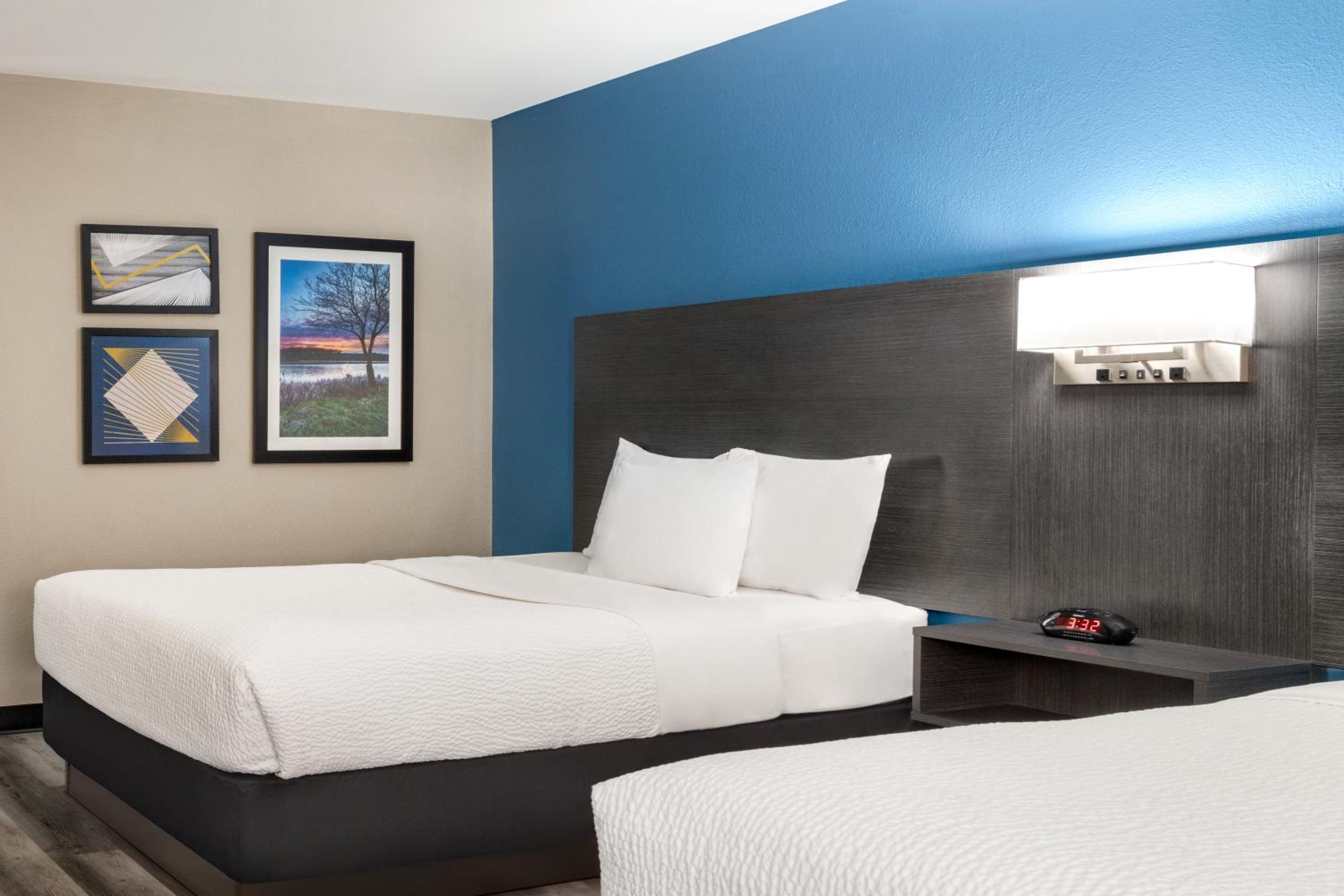 Double Room with Two Double Beds - Photo 3
