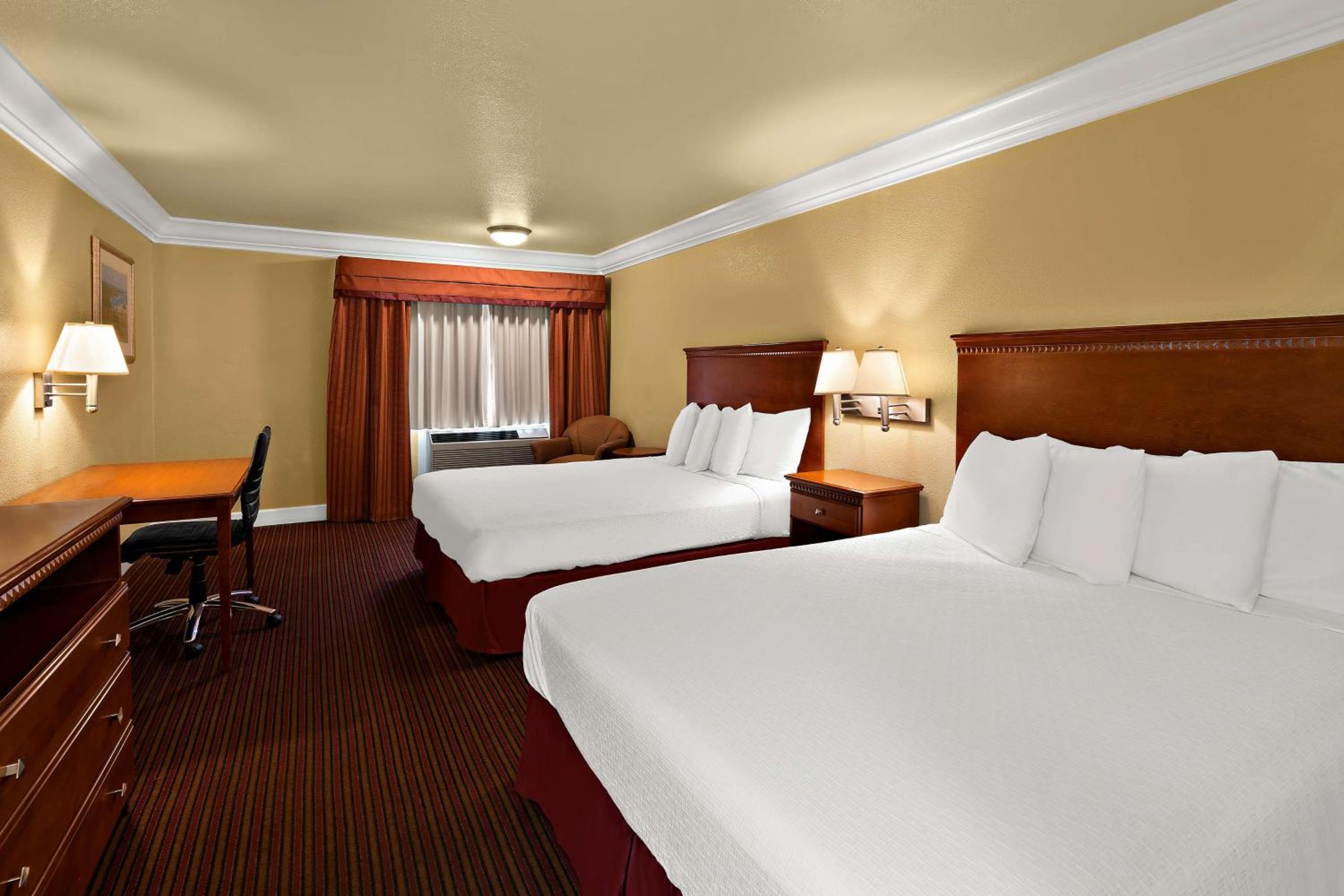 Queen Room with Two Queen Beds - Non-Smoking