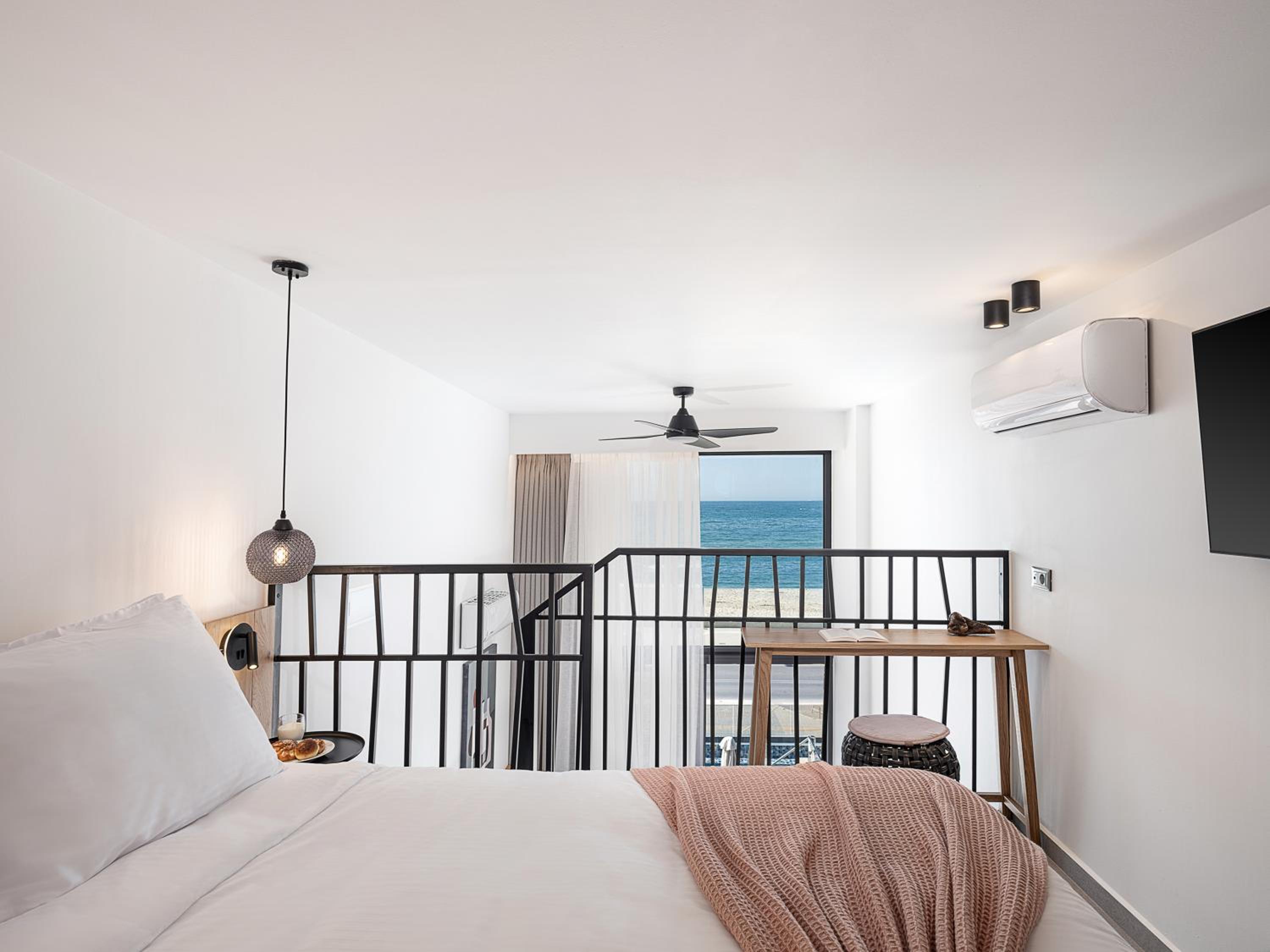 Loft Suite with Direct Sea View - Photo 6