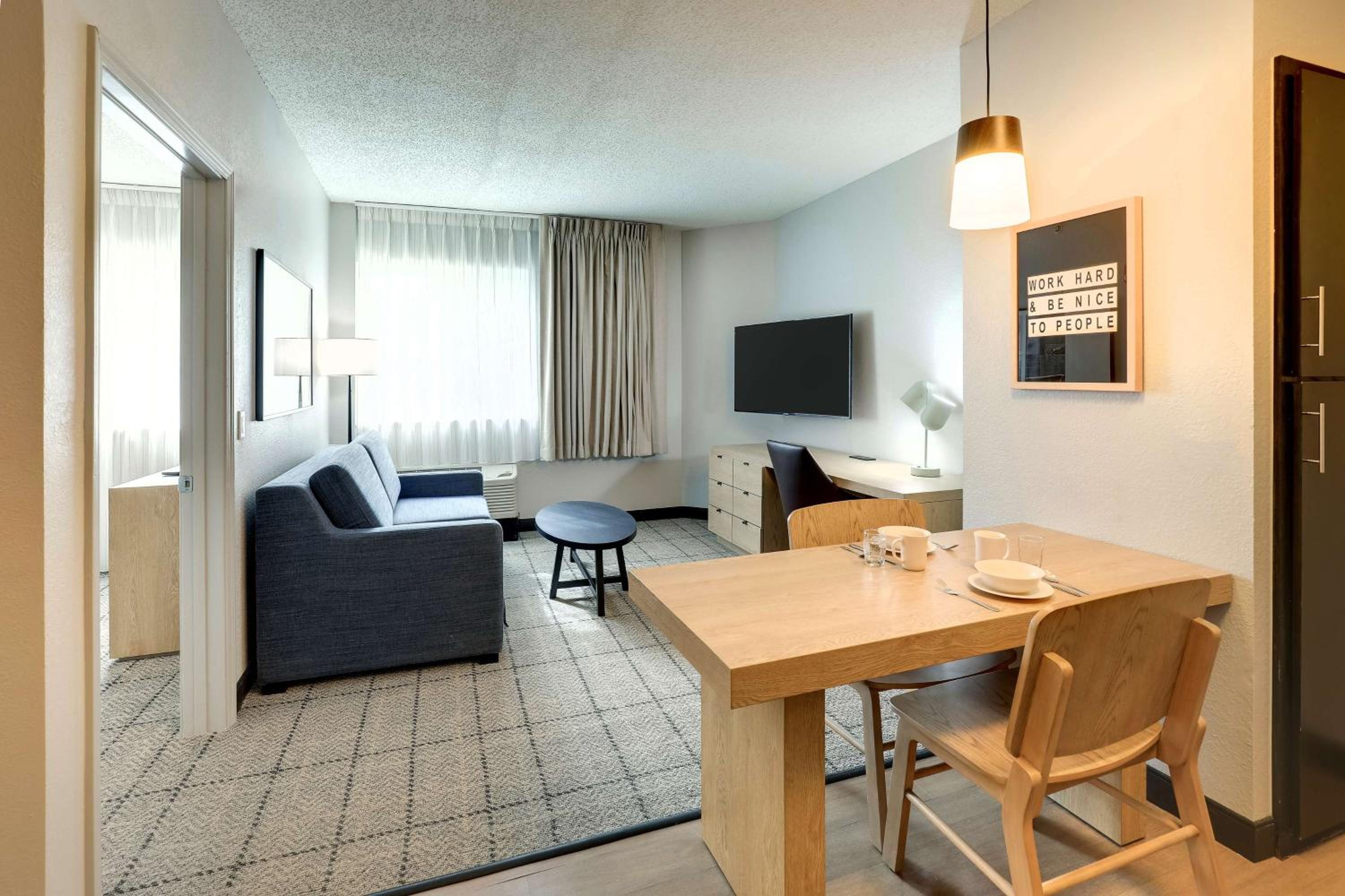 One-Bedroom Queen Suite with Bathtub - Mobility Accessible - Photo 1